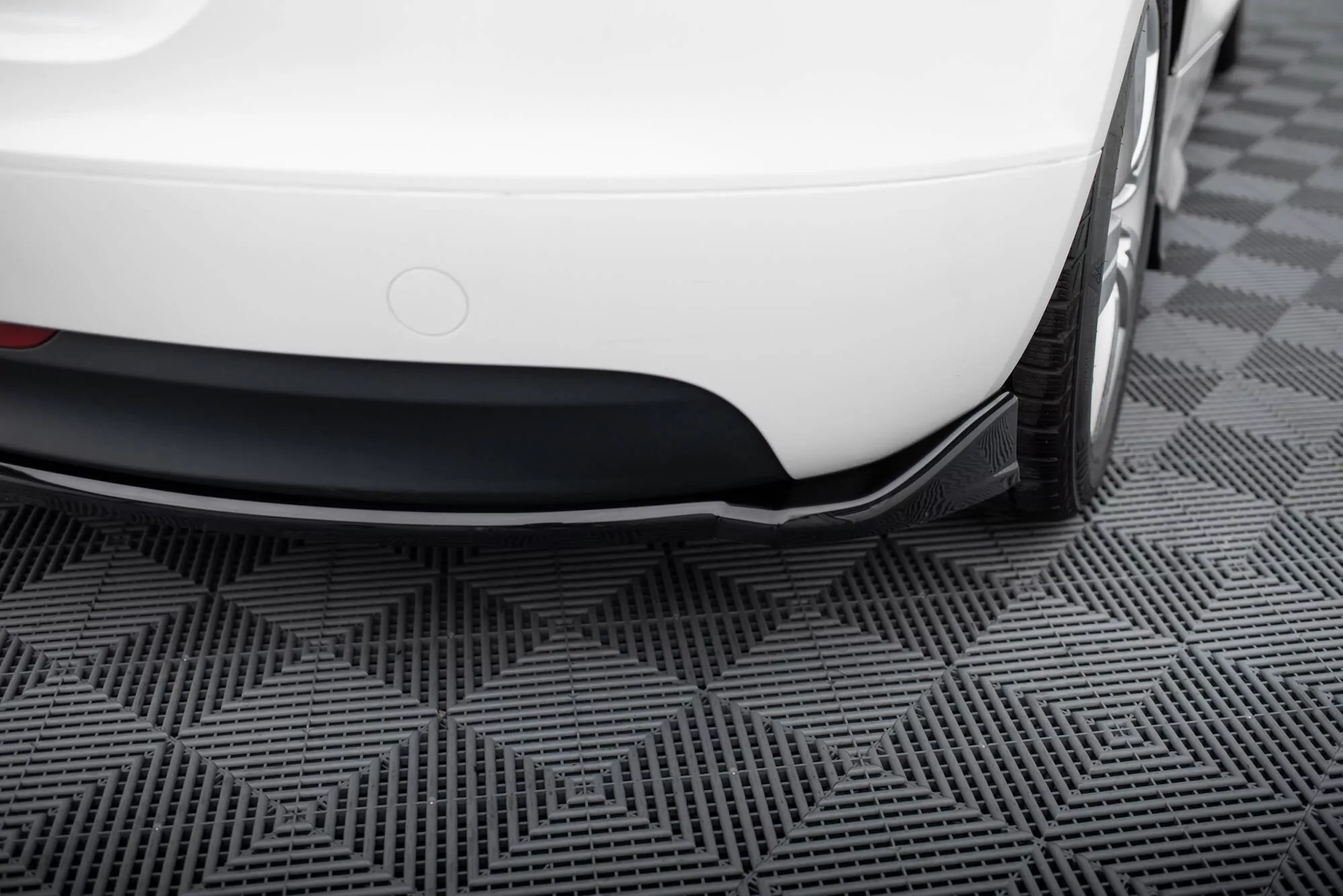 Heck Ansatz Flaps Diffusor Für Audi TT 8J Schwarz Hochglanz