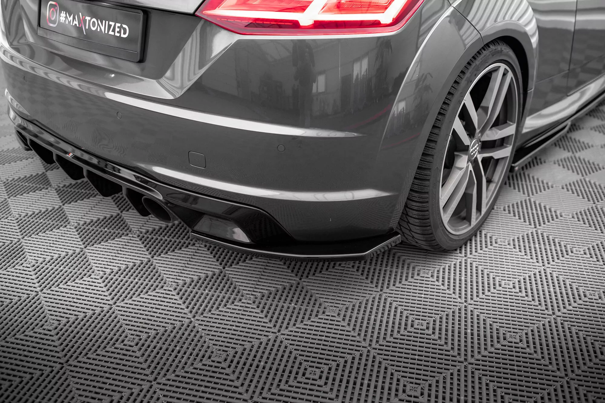 Heck Ansatz Flaps Diffusor V.2 Für Audi TT S-Line 8S Schwarz Hochglanz