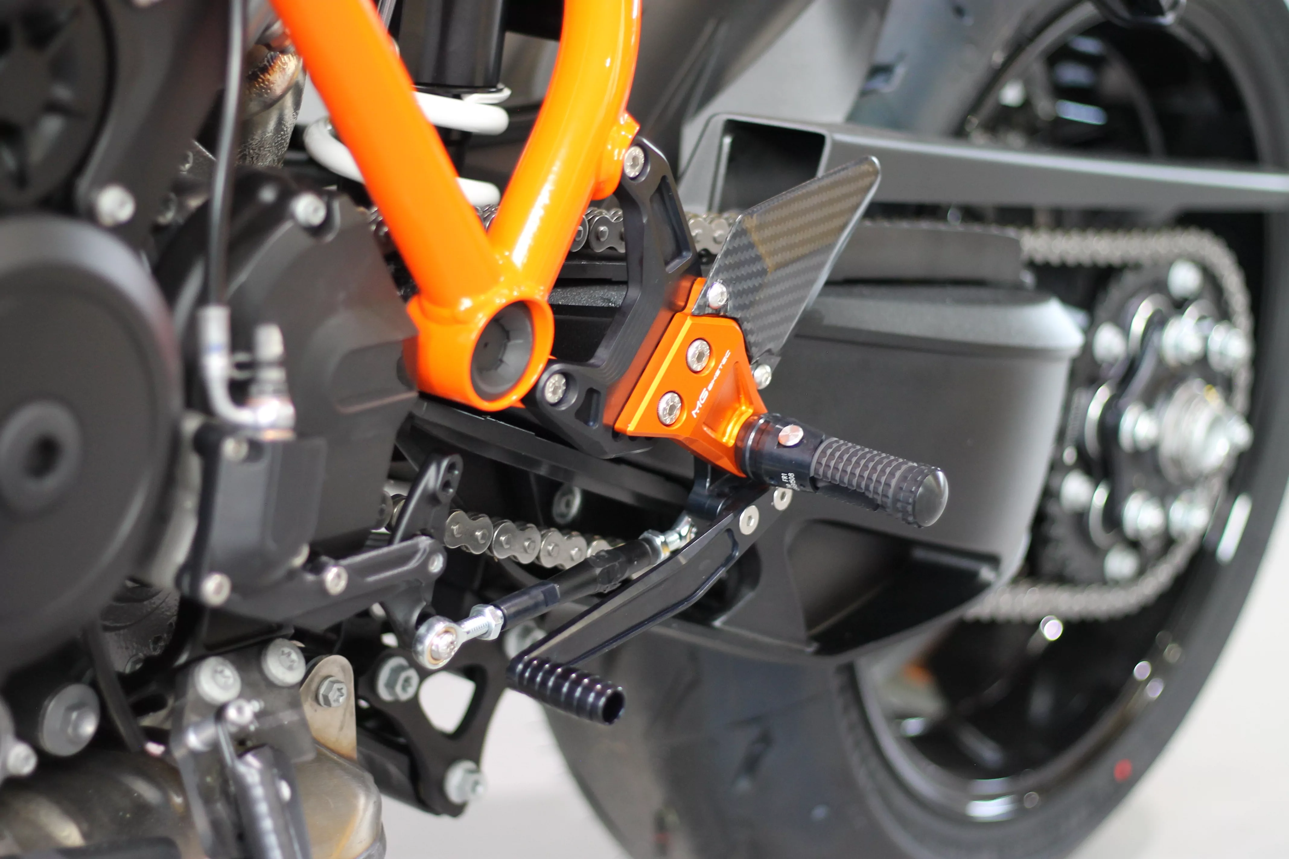 MG Biketec Sportfussrastenanlage / Rastenanlage / Fußrastenanlage mit ABE, gültig in D - A - CH für KTM 1290 Super Duke R / RR / EVO ab 2020