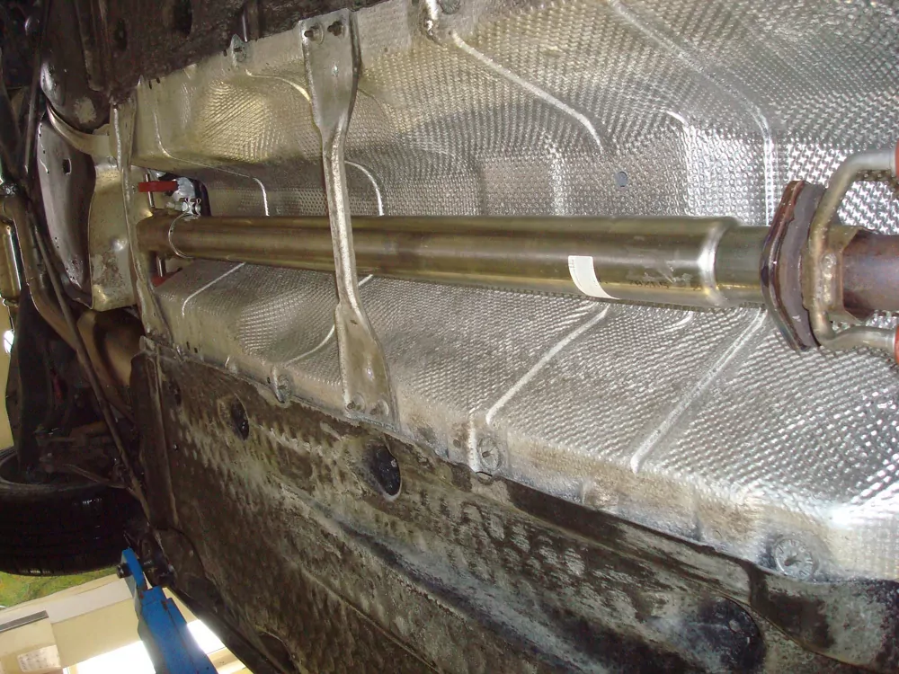 VW Golf V TSI/ Eos 1F  Verbindungsrohr Mittelschalldämpfer/KAT - Rohrdurchmesser: 70mm