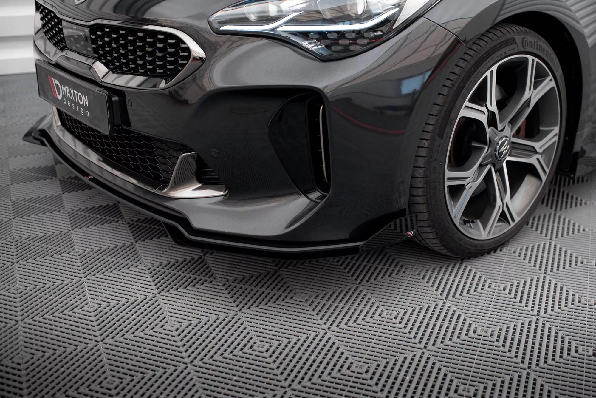 Street Pro Front Ansatz Für +Flaps Für + Flaps Kia Stinger GT / GT-Line / Standard Mk1 Schwarz Hochglanz