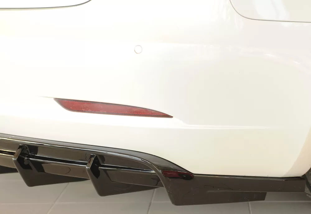 Rieger Heckeinsatz glanz schwarz für Tesla Model 3  (003)  06.18-09.23 (bis Facelift)