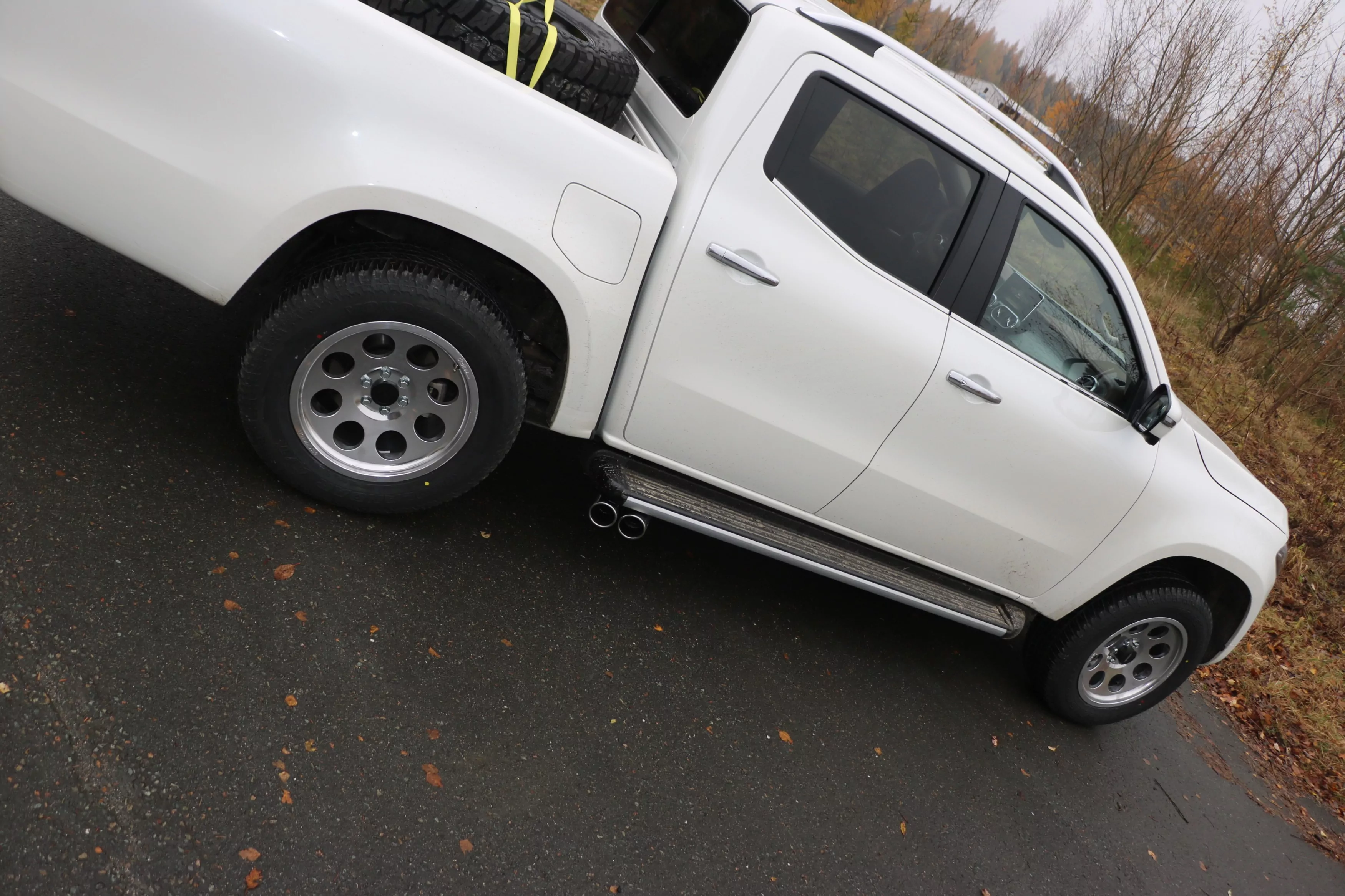 Mercedes X-Klasse 4matic  Endrohrsystem Ausgang seitlich rechts und links am Fahrzeug - 2x90 Typ 16 rechts/links