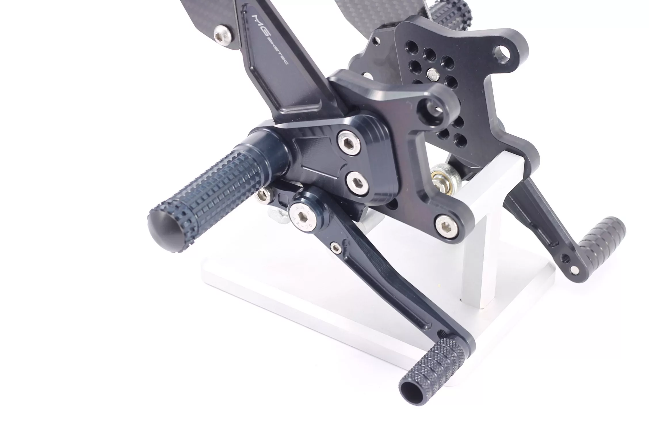 MG Biketec Sportfussrastenanlage / Rastenanlage / Fußrastenanlage mit ABE, gültig in D - A - CH für Aprilia RSV4 1100 / Factory ab 2021