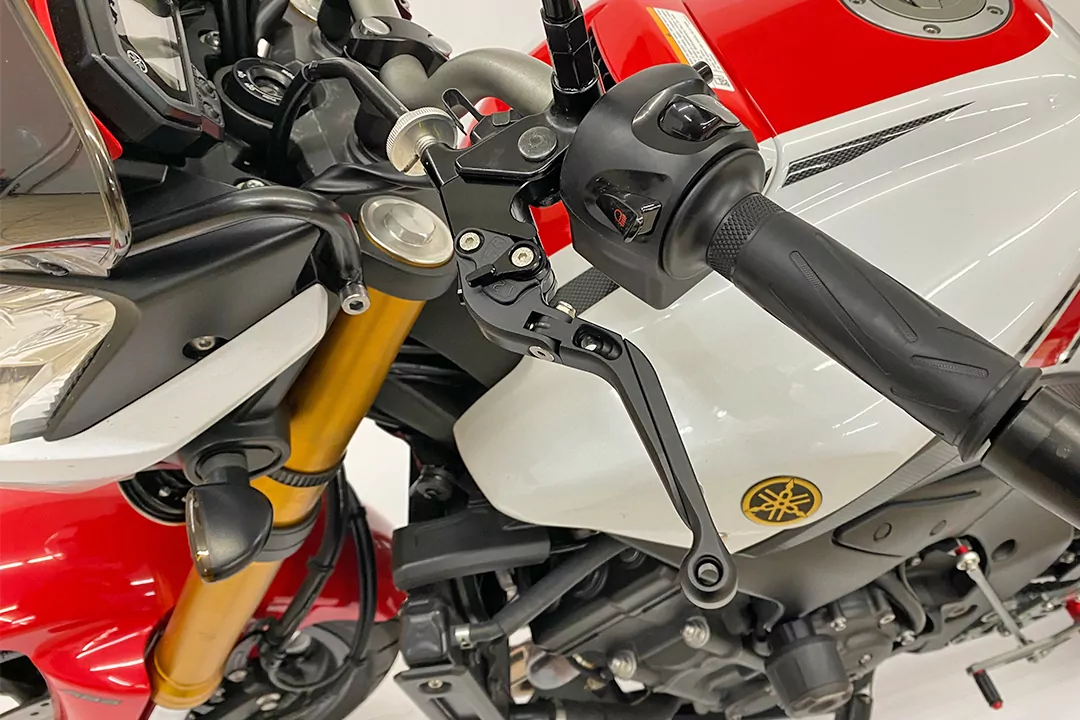 Hebel Set EVO schwarz für Yamaha FZ1 / FZ6 / FZ8 / MT07 / MT09 / Tracer 700 / Tracer 900 / XSR700 / XSR900 / XJ6 / Ténéré 700