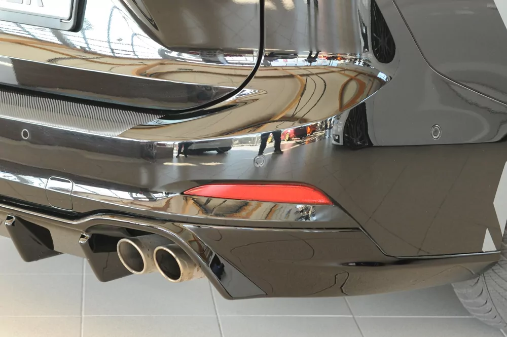 Rieger Heckeinsatz glanz schwarz für Ford Focus 4 ST (DEH) 5-tür. (Turnier) 04.22- (ab Facelift)