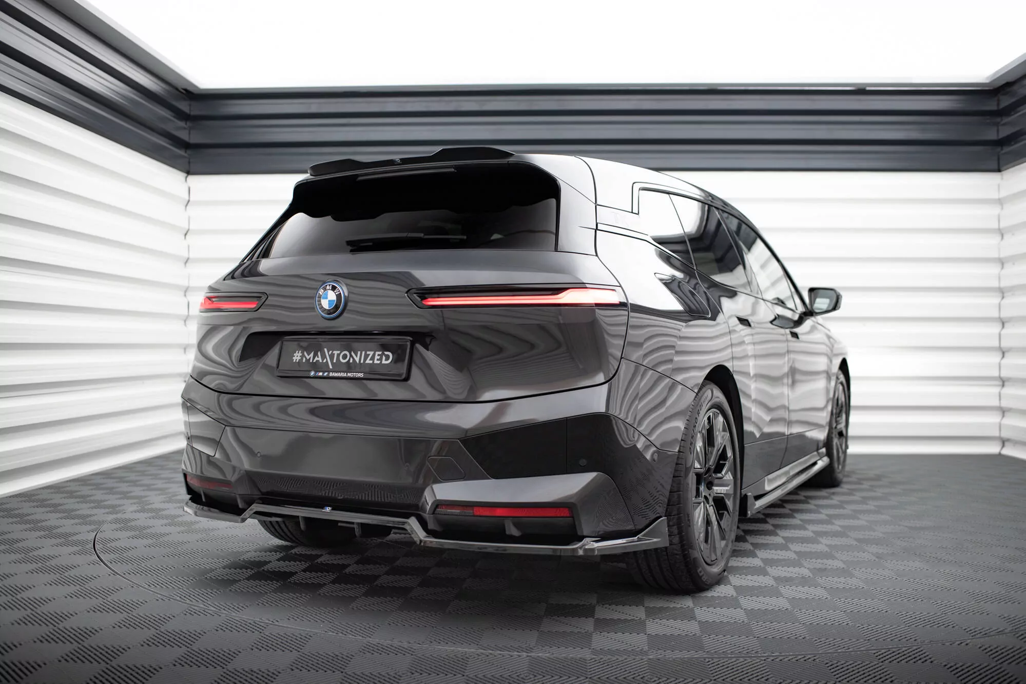 Hinten Splitter (mit Einem Vertikalem Balken) BMW IX M-Paket I20 Schwarz Hochglanz