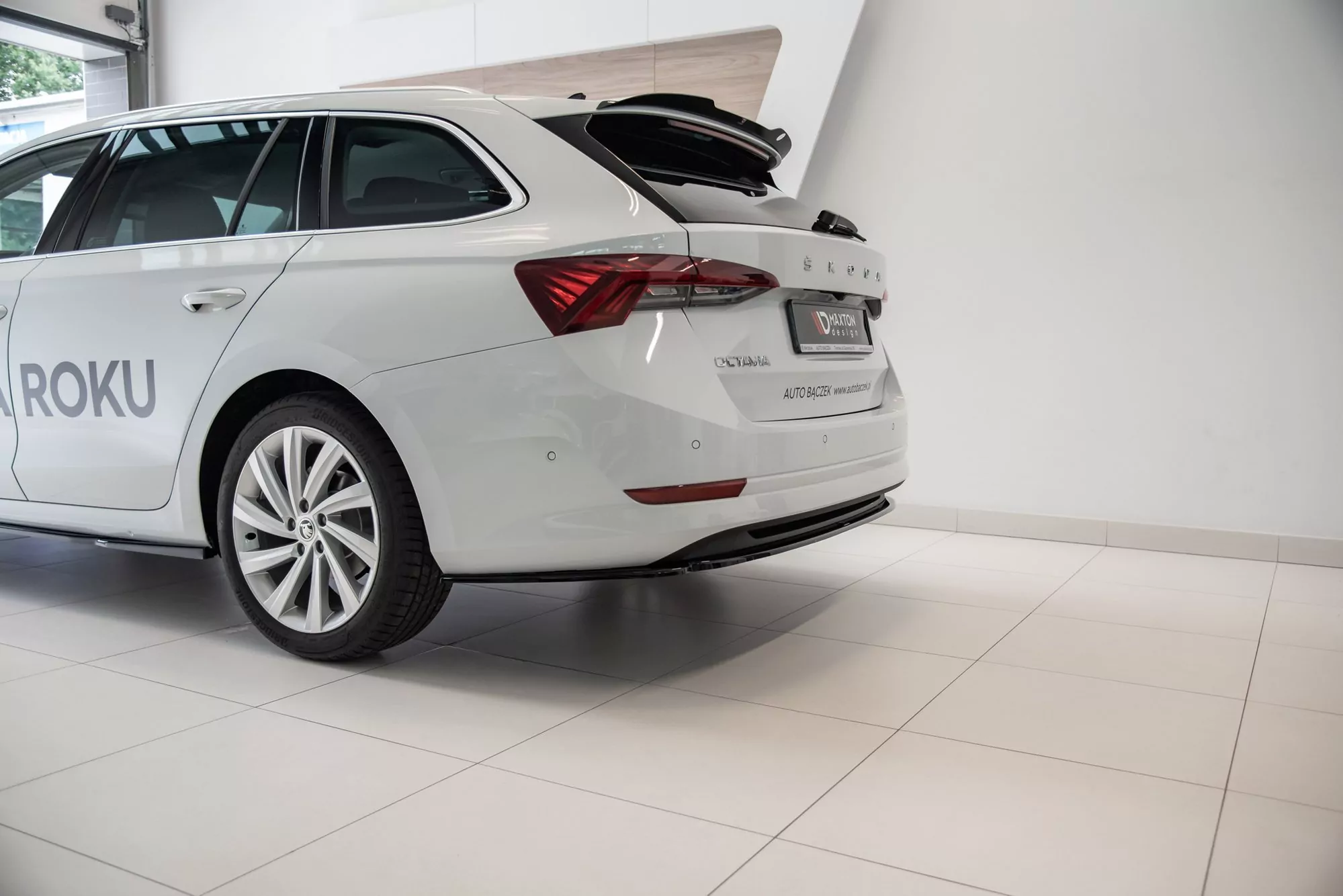 Mittlerer Diffusor Heck Ansatz Passend Für Skoda Octavia Mk4 Schwarz Hochglanz