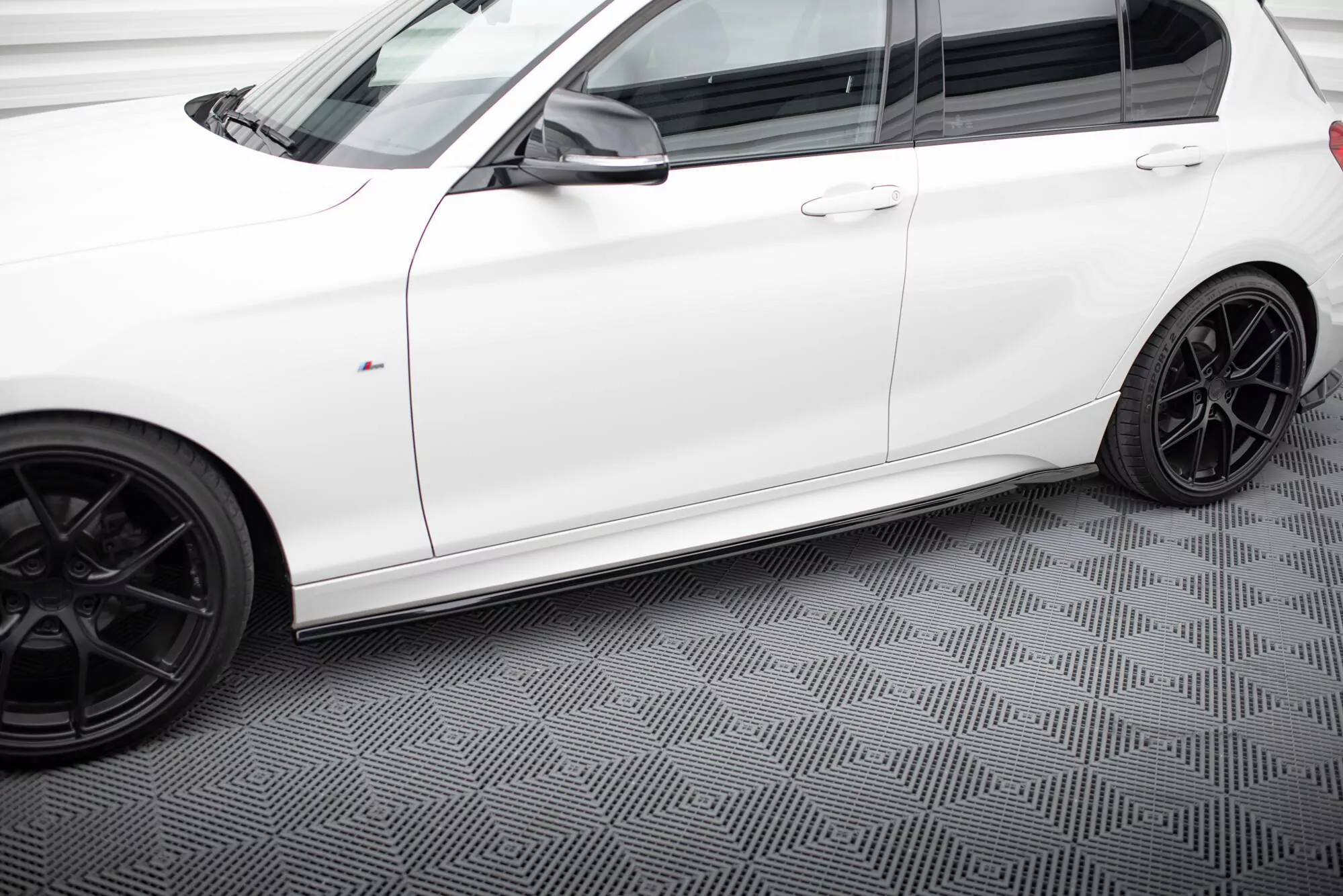 Seitenschweller Ansatz Für V.5 BMW 1er M-Paket / M140i F20 Facelift Schwarz Hochglanz