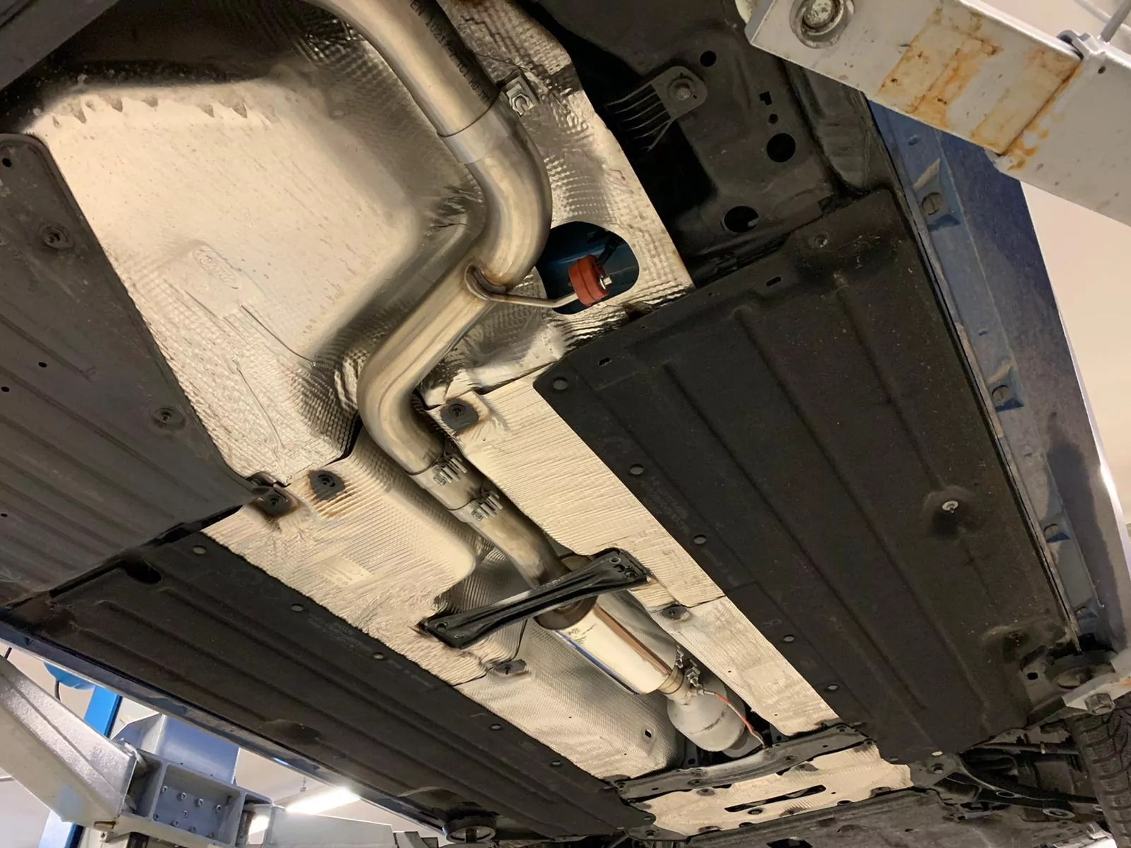 Ford Focus IV - Starre Hinterachse  Vorschalldämpfer