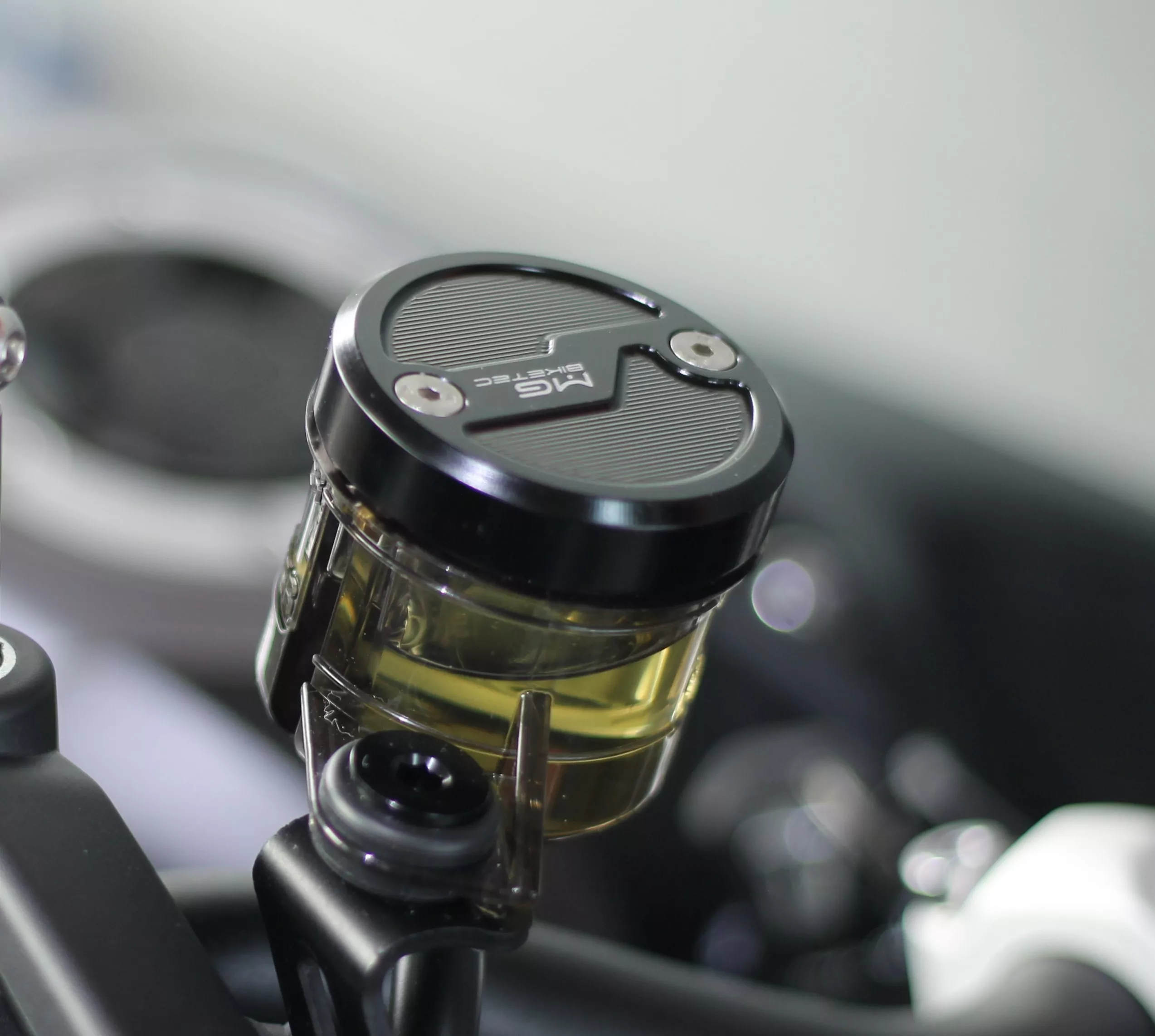 MG Biketec Behälterdeckel- Bremsflüssigkeit vorne für Triumph Tiger 900 ab 2024