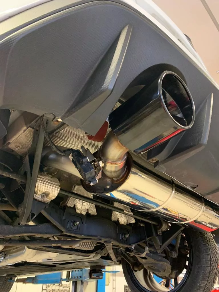 Ford Focus III RS  Endschalldämpfer quer Ausgang rechts/links mit Abgasklappe - 129x106 Typ 32 rechts/links schwarz emailliert