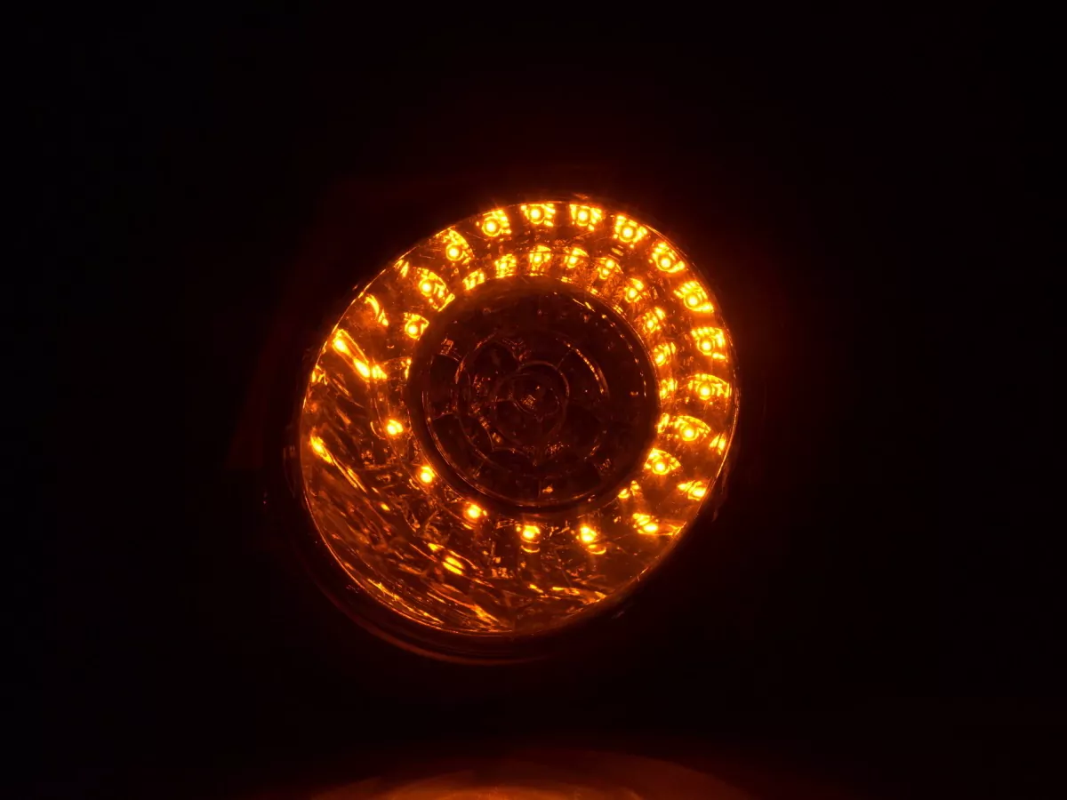 Verschleißteile Rückleuchte rechts VW Passat Limo Typ 3C Bj. 05-10 klar/rot