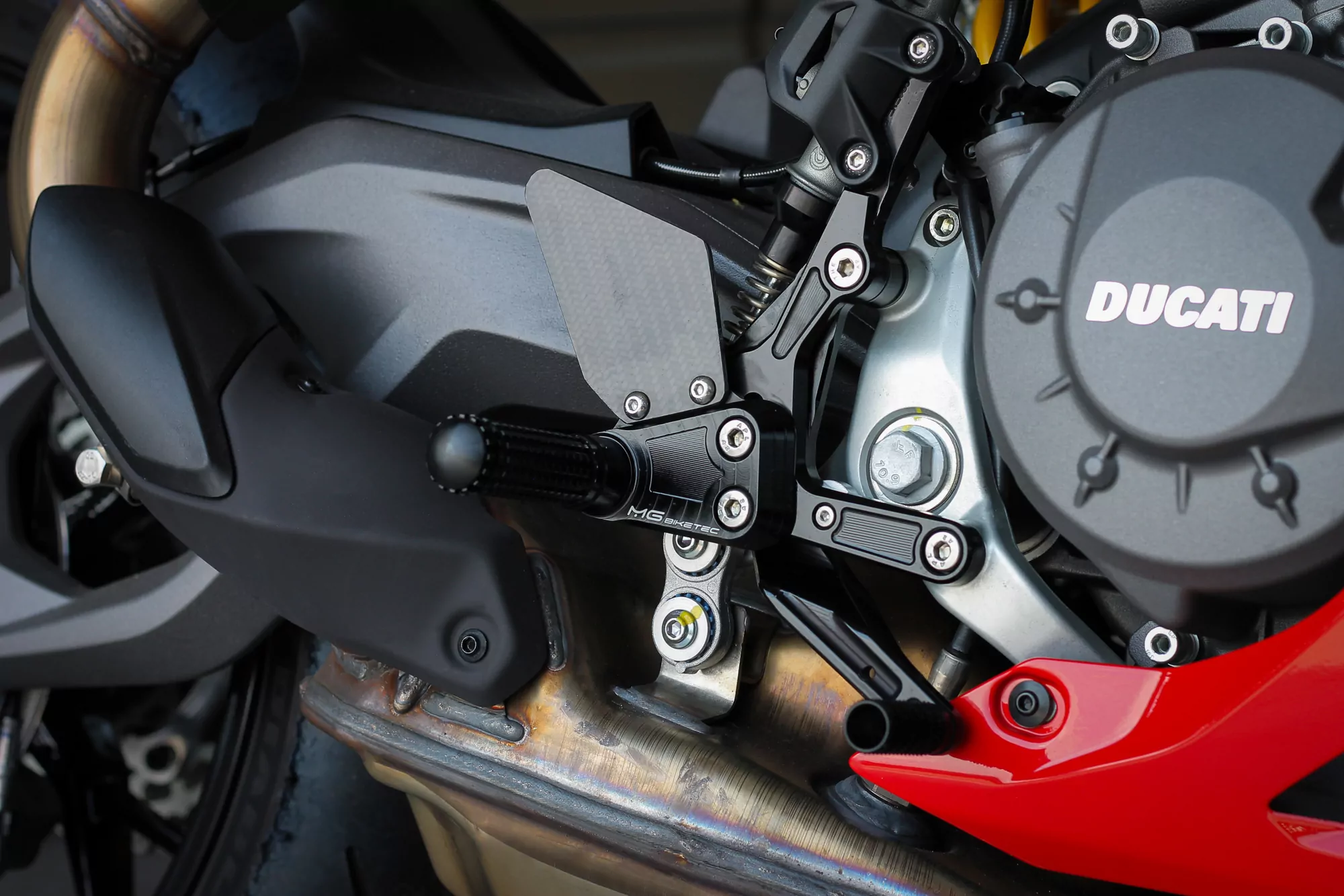 MG Biketec Sportfussrastenanlage / Rastenanlage / Fußrastenanlage mit ABE, gültig in D - A - CH für Ducati Panigale V2 / V2S ab 2025
