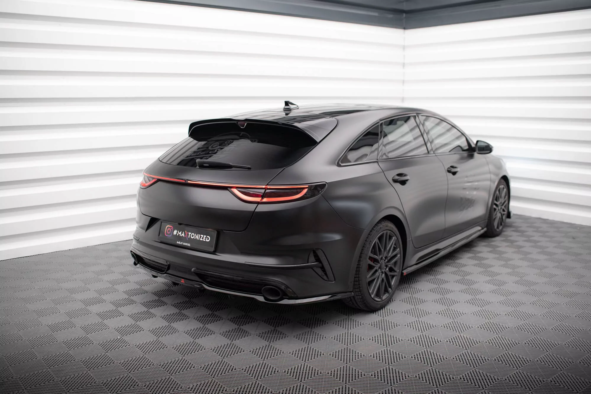 Hinten Splitter (mit Einem Vertikalem Balken) Kia Proceed GT Mk1 Facelift Schwarz Hochglanz