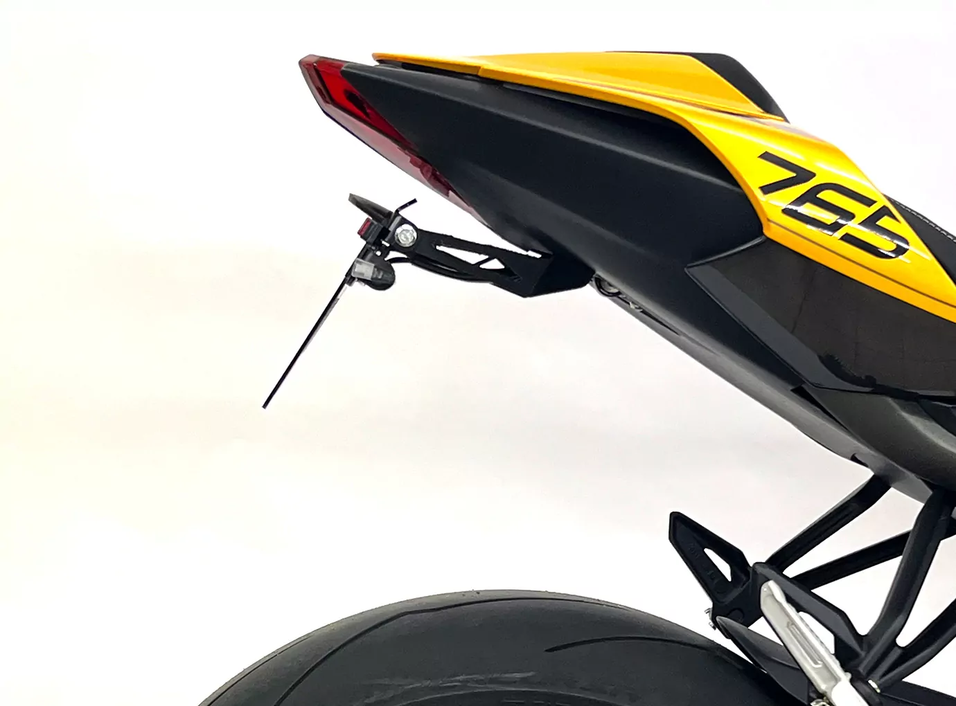 alpha Technik Kennzeichenhalter für Triumph Street Triple RS ab Modelljahr 2023-
