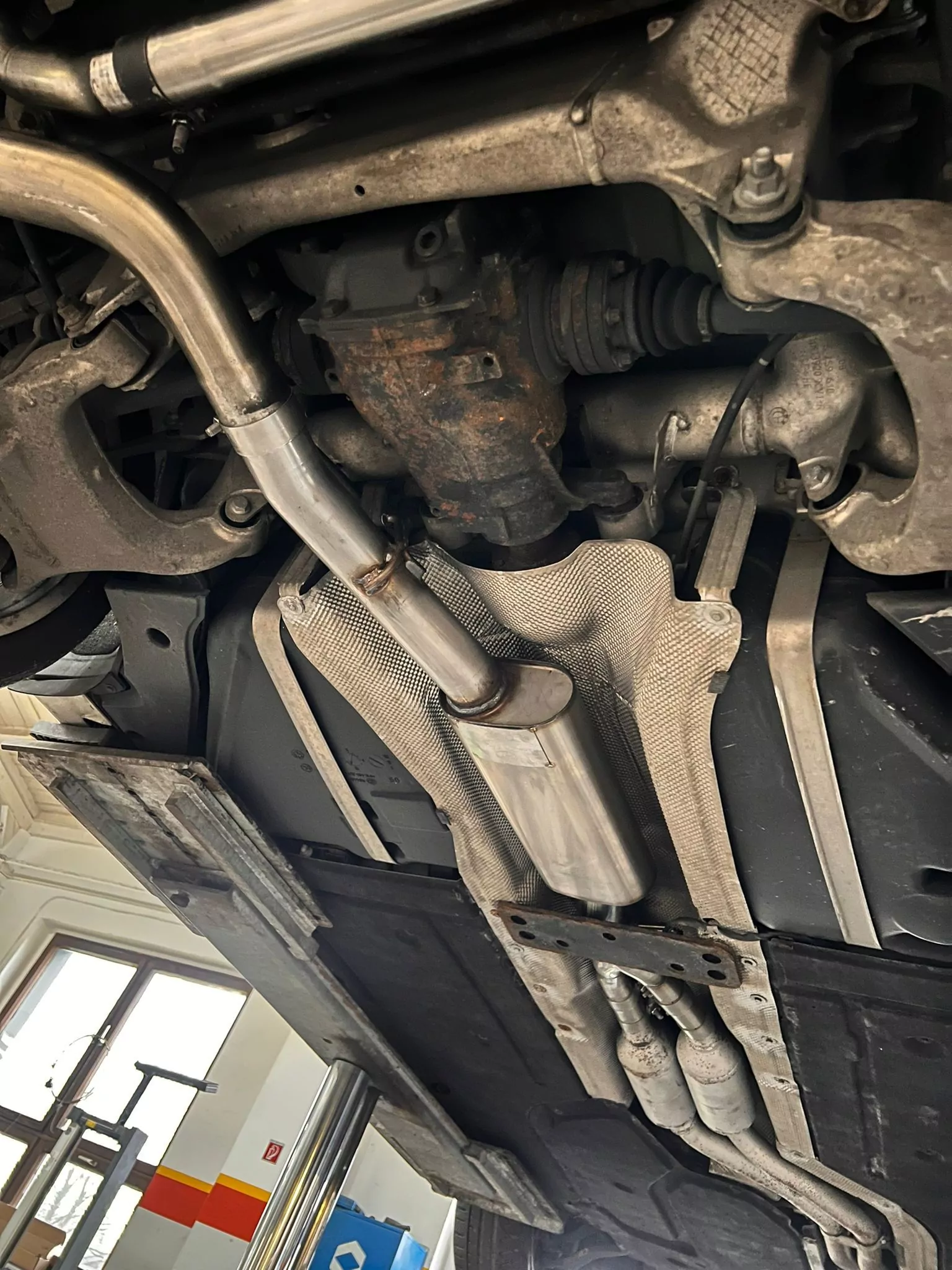 BMW E60 520i/ 523i/ 525i/ 530i ab 2006  Vorschalldämpfer