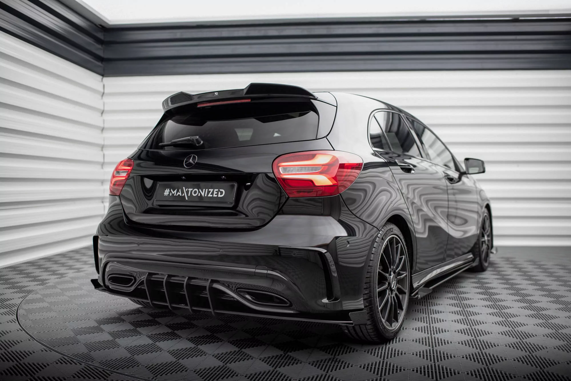 Street Pro Heck Ansatz Flaps Diffusor +Flaps Für Mercedes-Benz A AMG-Line W176 Facelift Schwarz Hochglanz
