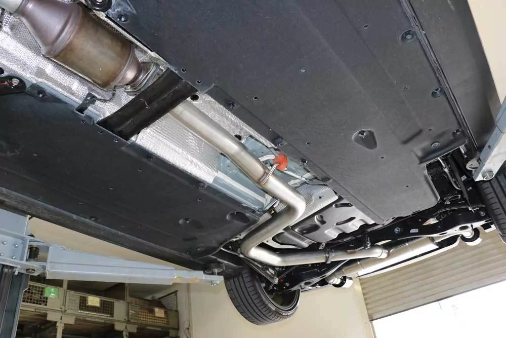 Mercedes CLA - C117/ X117 mit originalen Endrohre -  4-matic  Endschalldämpfer quer Ausgang rechts/links - Für Modelle mit originalen Standard Endrohren - diese können einfach verschraubt werden