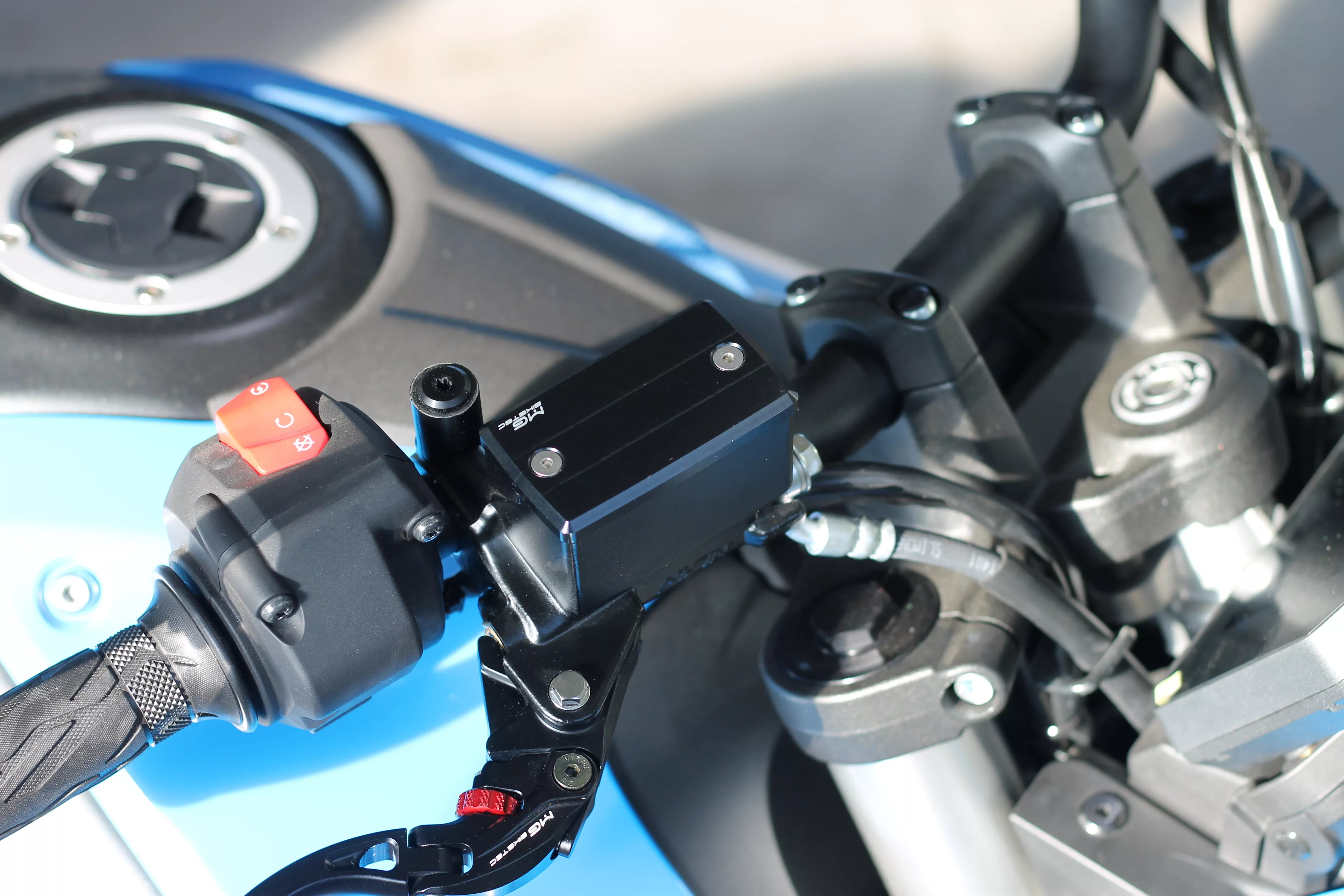 MG Biketec Behälterdeckel- Bremsflüssigkeit vorne für Suzuki GSX 1300 Hayabusa ab 2008-2019