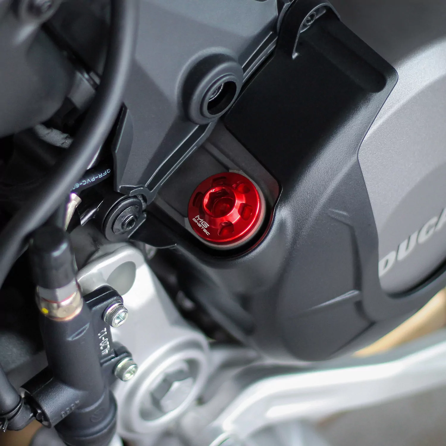 MG Biketec Ölverschlussschraube / Öleinfüllstopfen für Ducati 848 ab 2008