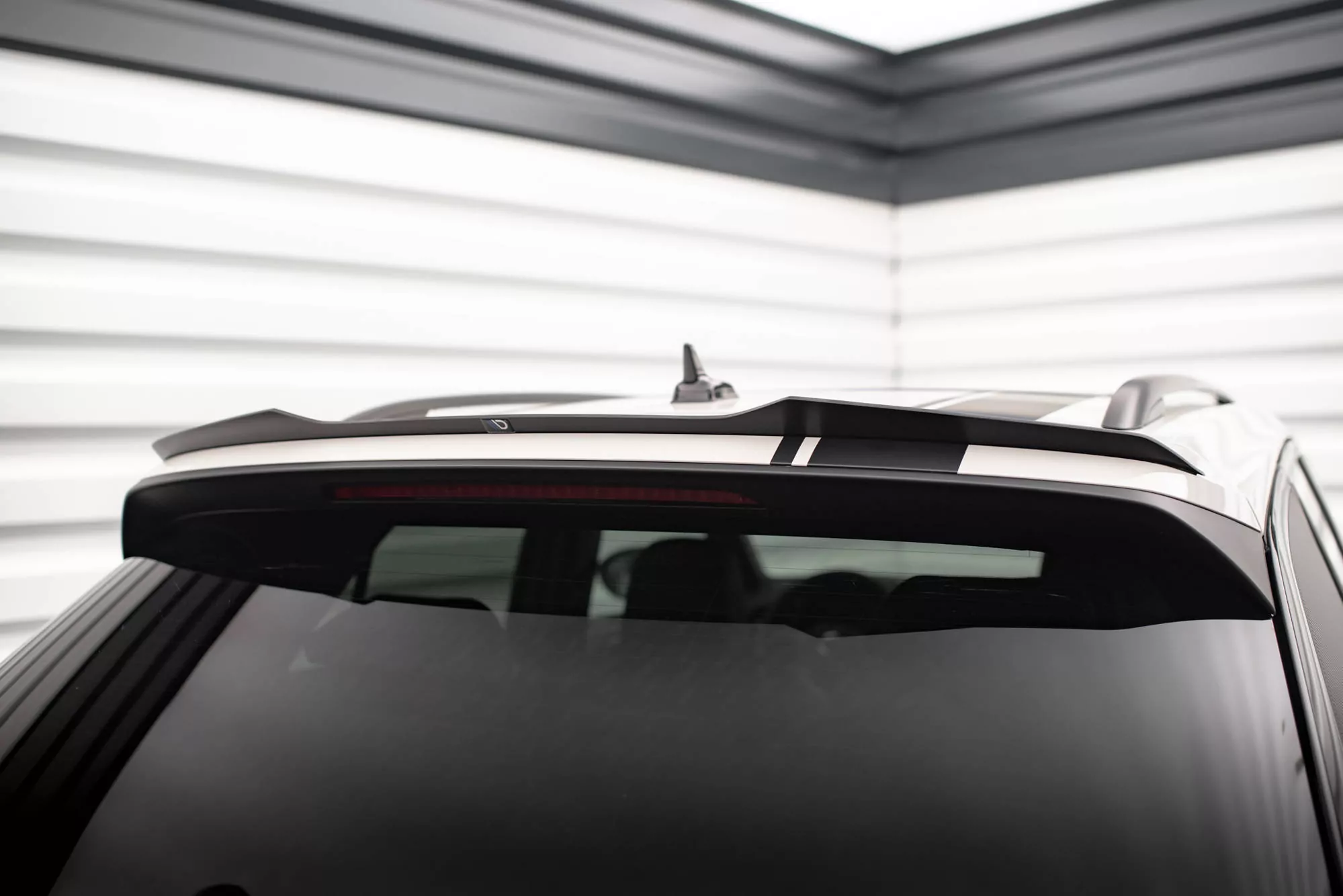 Spoiler CAP Für Volkswagen T-Roc R / R-Line Mk1 Facelift Schwarz Hochglanz