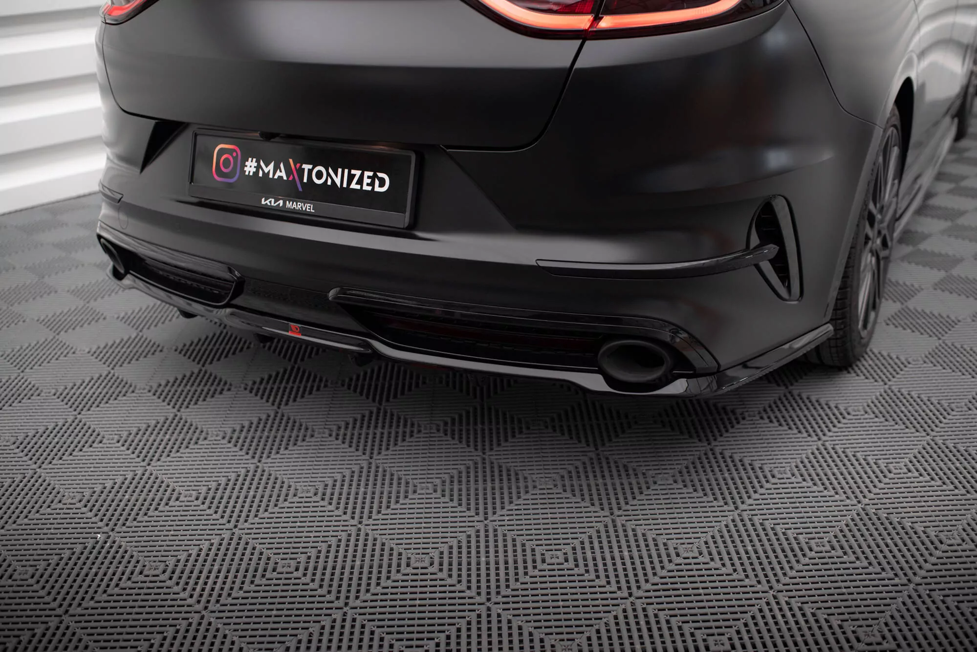 Hinten Splitter (mit Einem Vertikalem Balken) Kia Proceed GT Mk1 Facelift Schwarz Hochglanz