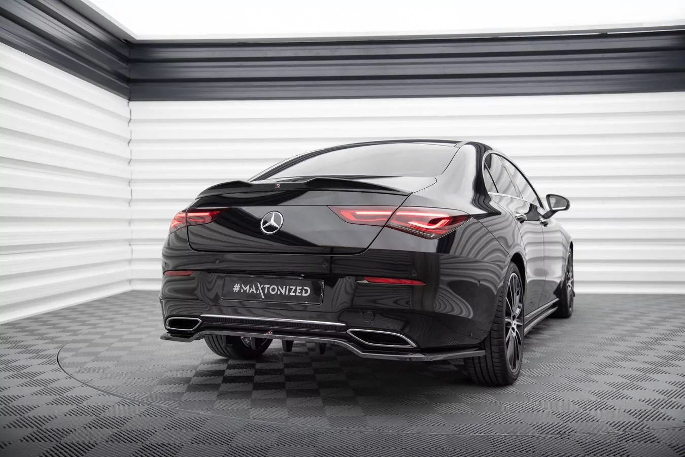 Hinten Splitter (mit Einem Vertikalem Balken) Mercedes-Benz CLA Coupe C118 Schwarz Hochglanz