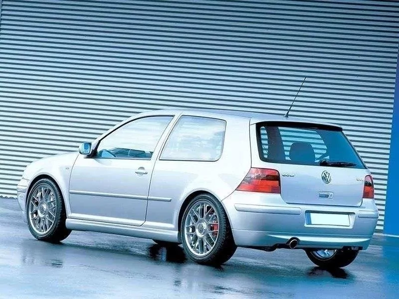 RAJOUT DU PARE-CHOCS ARRIÈRE VW GOLF 4 25"TH ANNIVERSARY LOOK Se Monte Sur : VW Golf IV Version Standard 1997-2003   Vente Concerne:LAME DU PARE-CHOCS ARRIÈRE   Cet Article Est Fait De La Matière ABS.Cette M