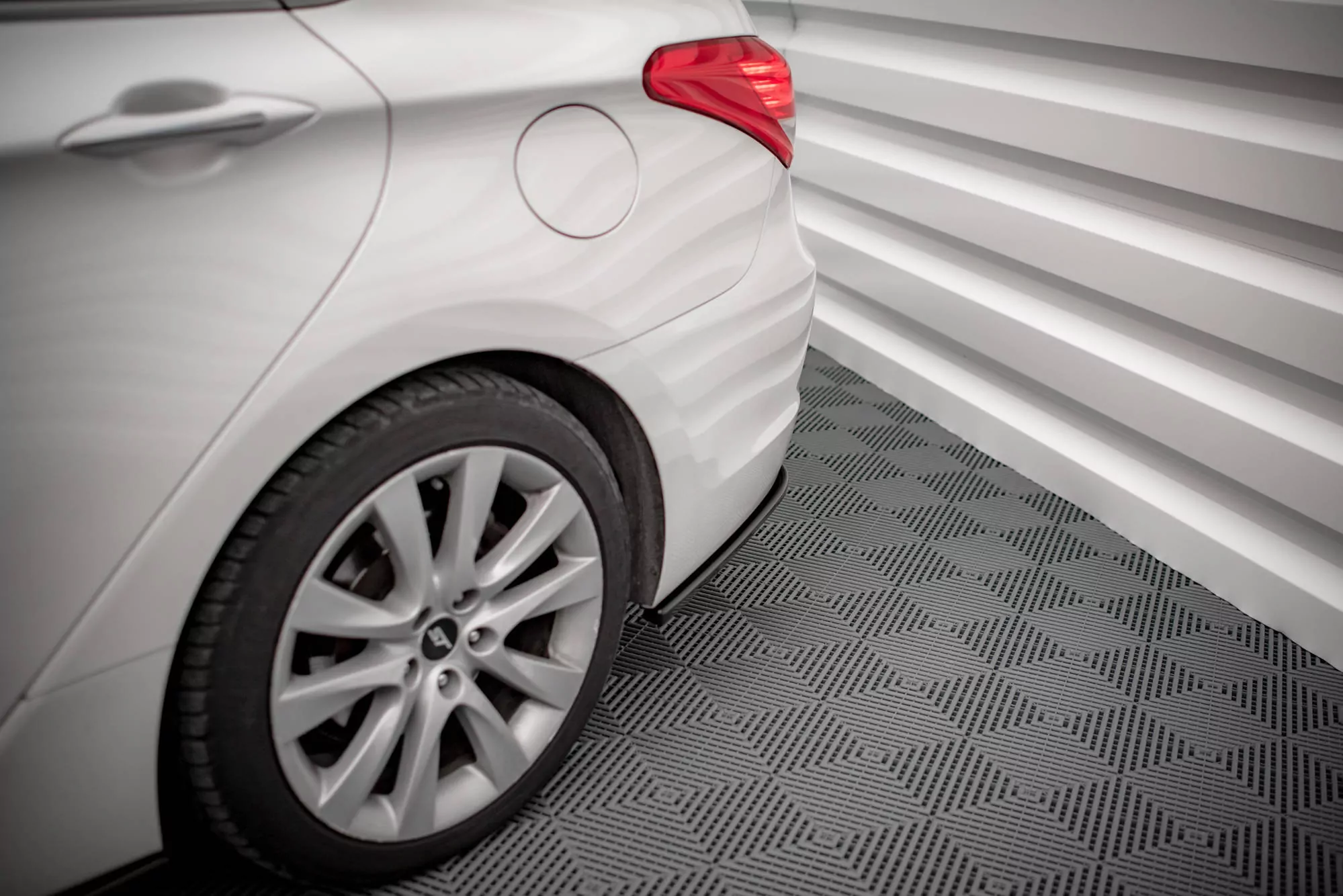 Heck Ansatz Flaps Diffusor Für Hyundai I40 Mk1 Schwarz Hochglanz