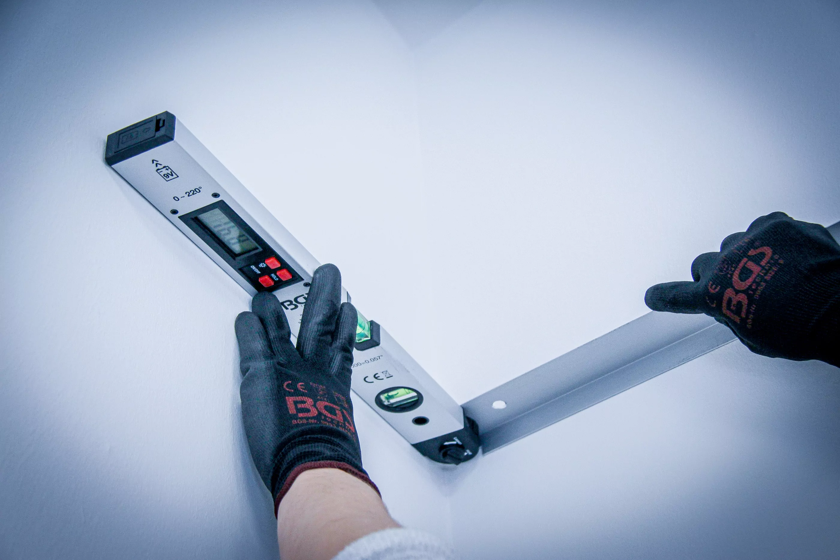 Digitaler LCD-Winkelmesser mit Wasserwaage | 450 mm