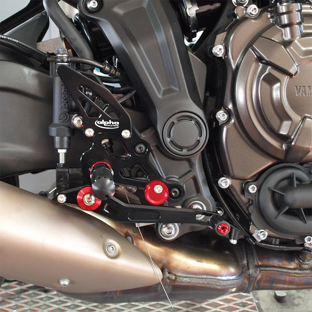 TRACK Fußrastenanlage schwarz Yamaha MT07 ab 2014 / MT07 Tracer ab 2017 / Tracer 700 ab 2018 / XSR700 ab 2016 ABE