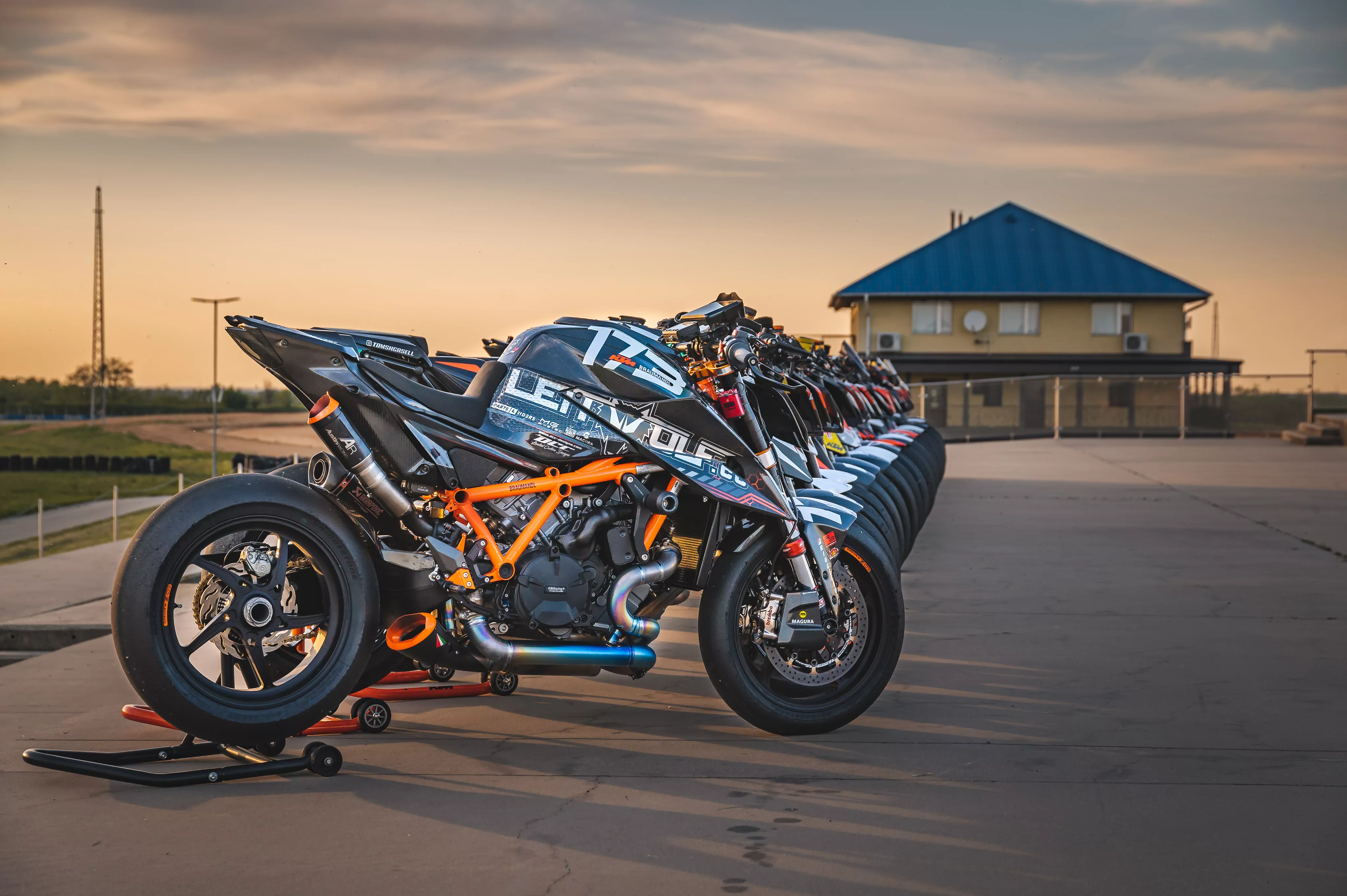 MG Biketec Sportfussrastenanlage / Rastenanlage / Fußrastenanlage mit ABE, gültig in D - A - CH für KTM 1290 Super Duke R / RR / EVO ab 2020