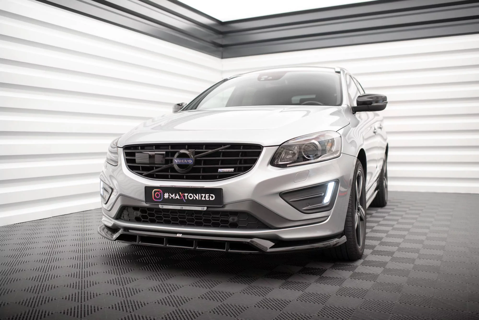 Front Ansatz Für Volvo XC60 R-Design Mk1 Facelift Schwarz Hochglanz