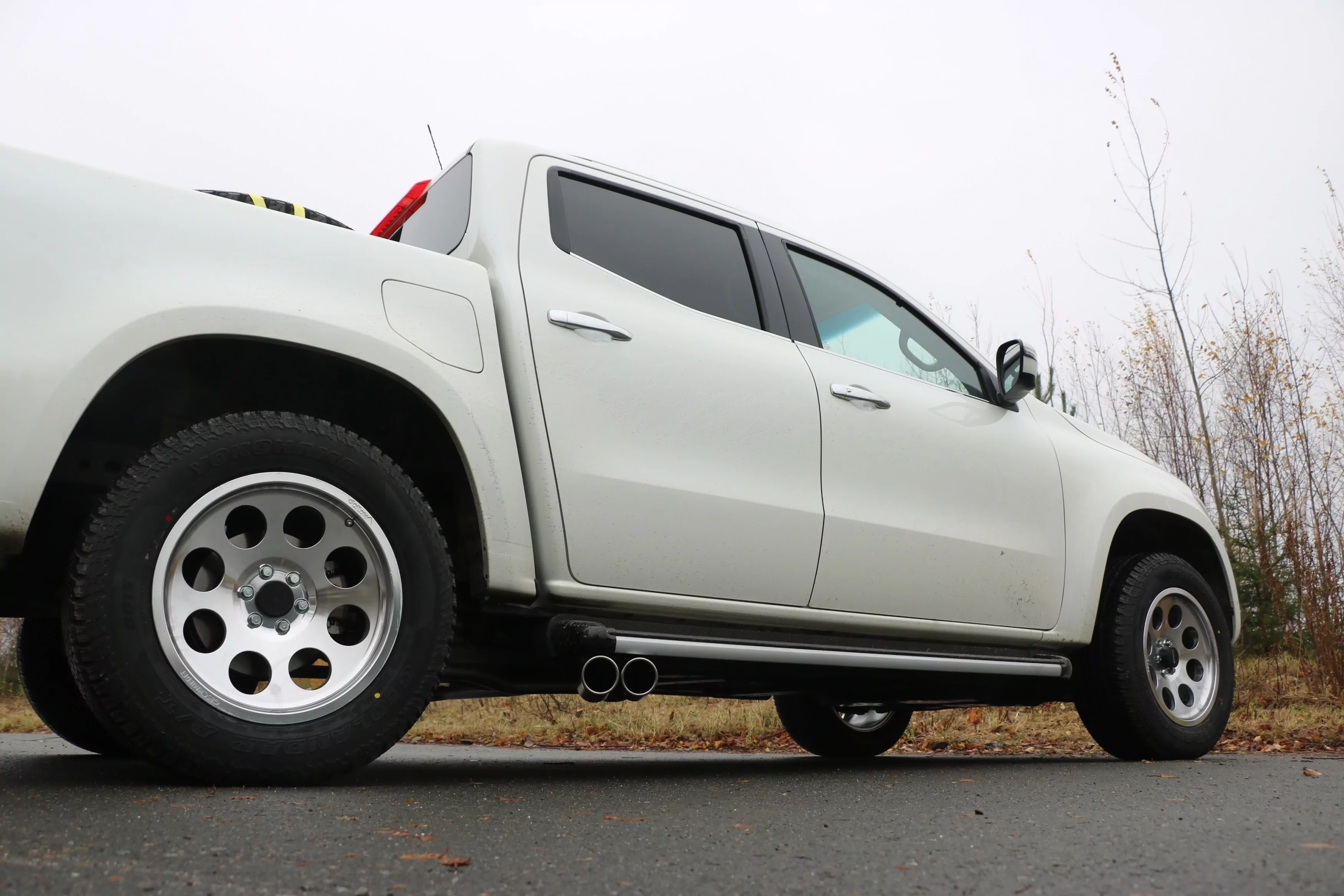 Mercedes X-Klasse 4matic  Endrohrsystem Ausgang seitlich rechts und links am Fahrzeug - 2x90 Typ 16 rechts/links