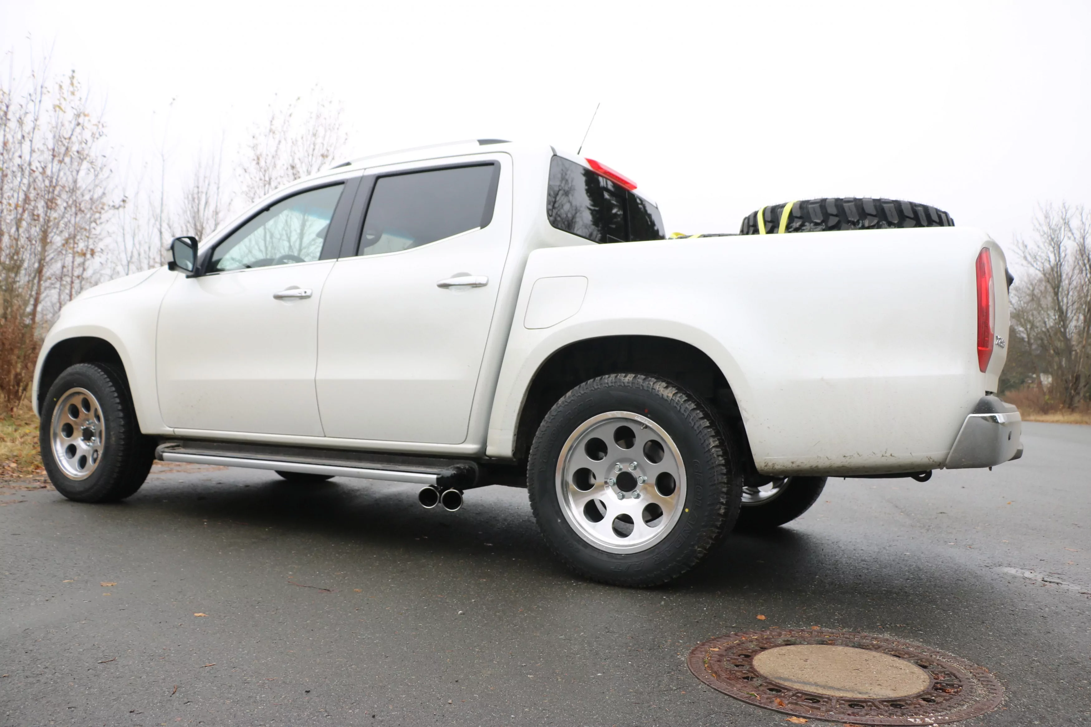 Mercedes X-Klasse 4matic  Endrohrsystem Ausgang seitlich rechts und links am Fahrzeug - 2x90 Typ 16 rechts/links