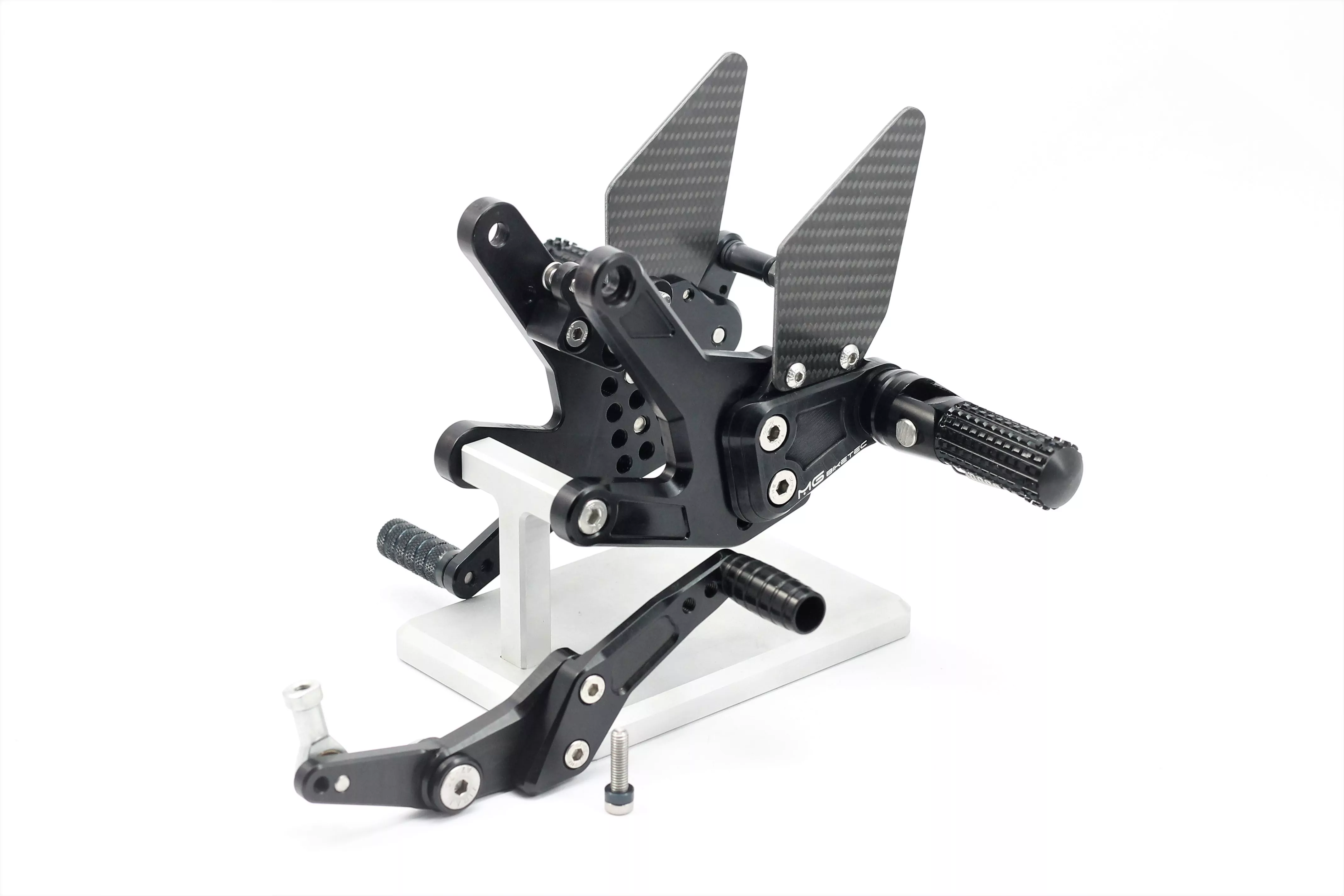 MG Biketec Sportfussrastenanlage / Rastenanlage / Fußrastenanlage mit ABE, gültig in D - A - CH für Triumph Speed Triple 1200 RS / RR ab 2021