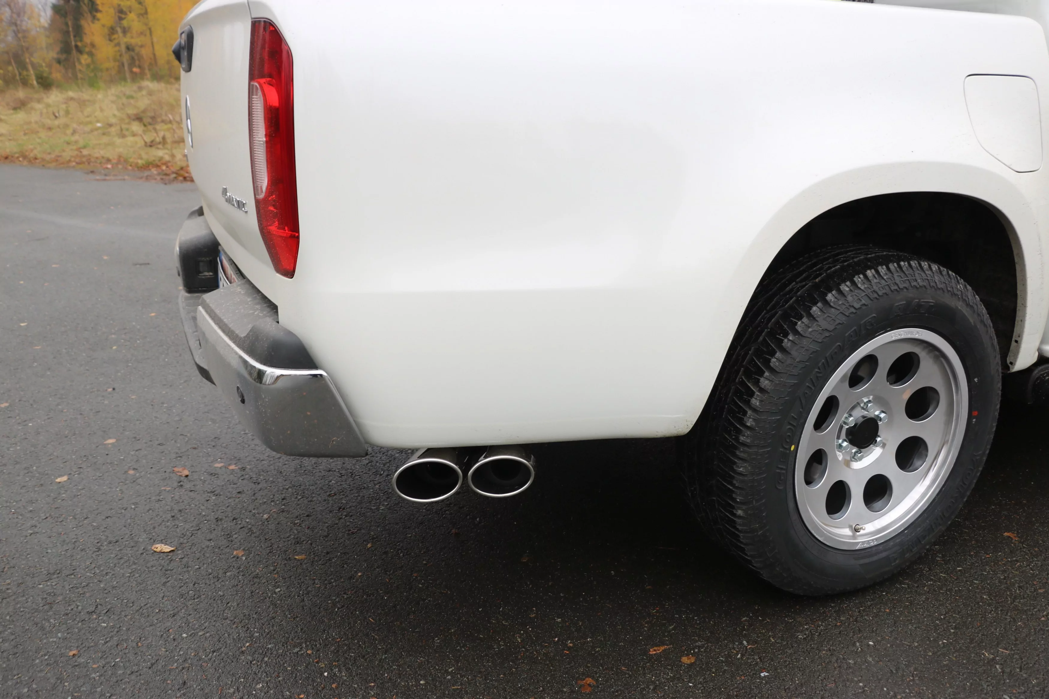 Mercedes X-Klasse 4matic  Endrohrsystem Ausgang rechts am Fahrzeug - 2x115x85 Typ 38 rechts