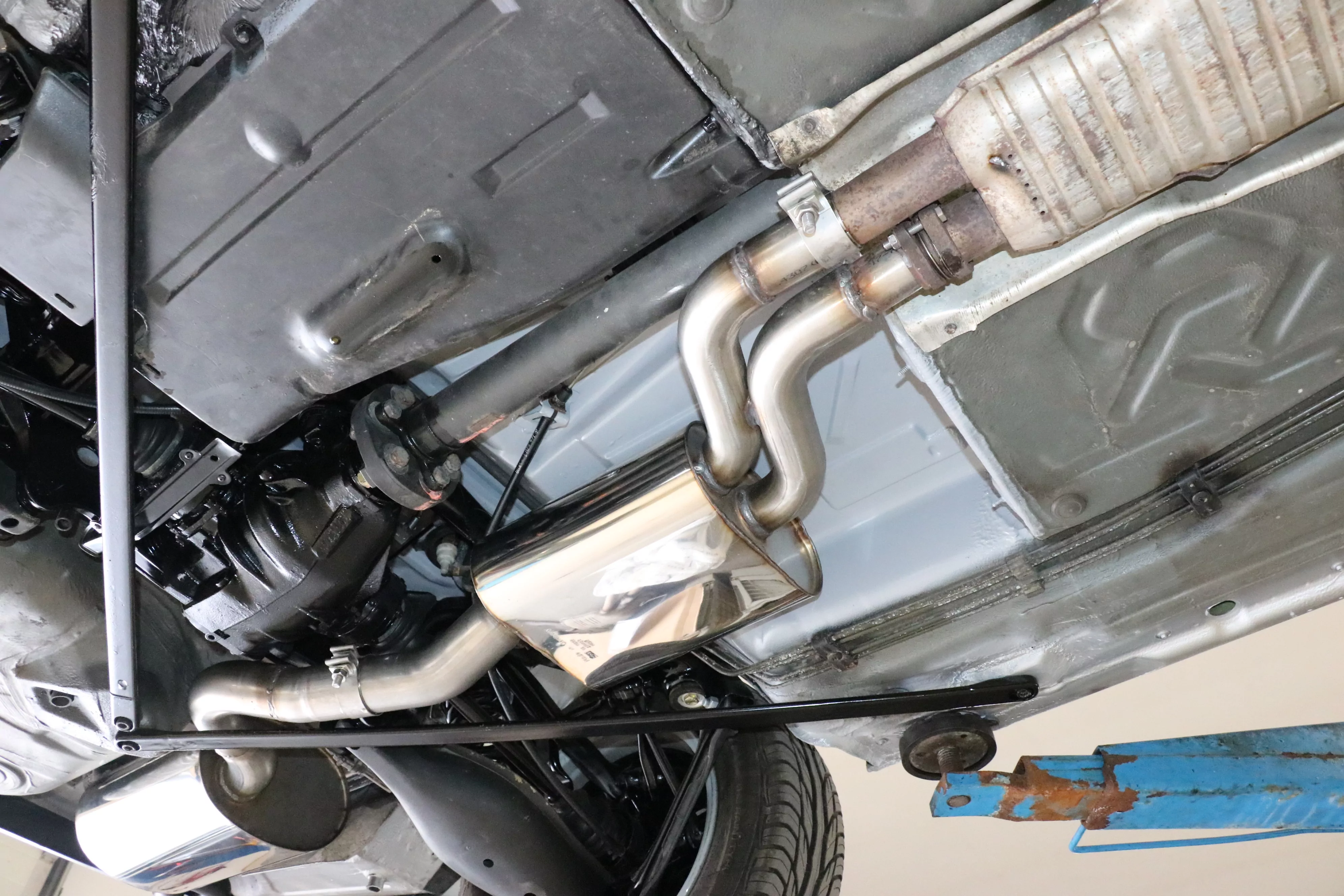 Mercedes E-Klasse W124 Cabrio  Vorschalldämpfer Ø70mm