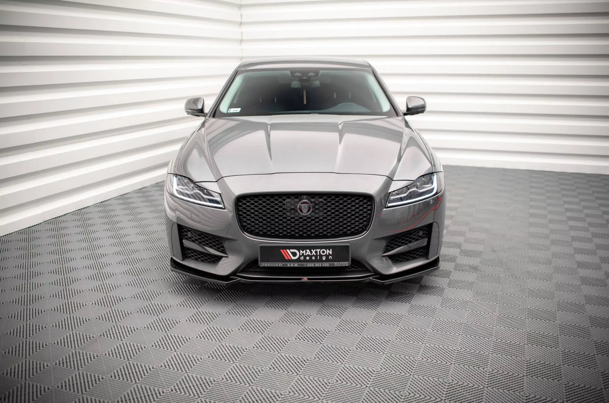 Front Ansatz V.1 Für Jaguar XF R-Sport Mk2 Schwarz Hochglanz