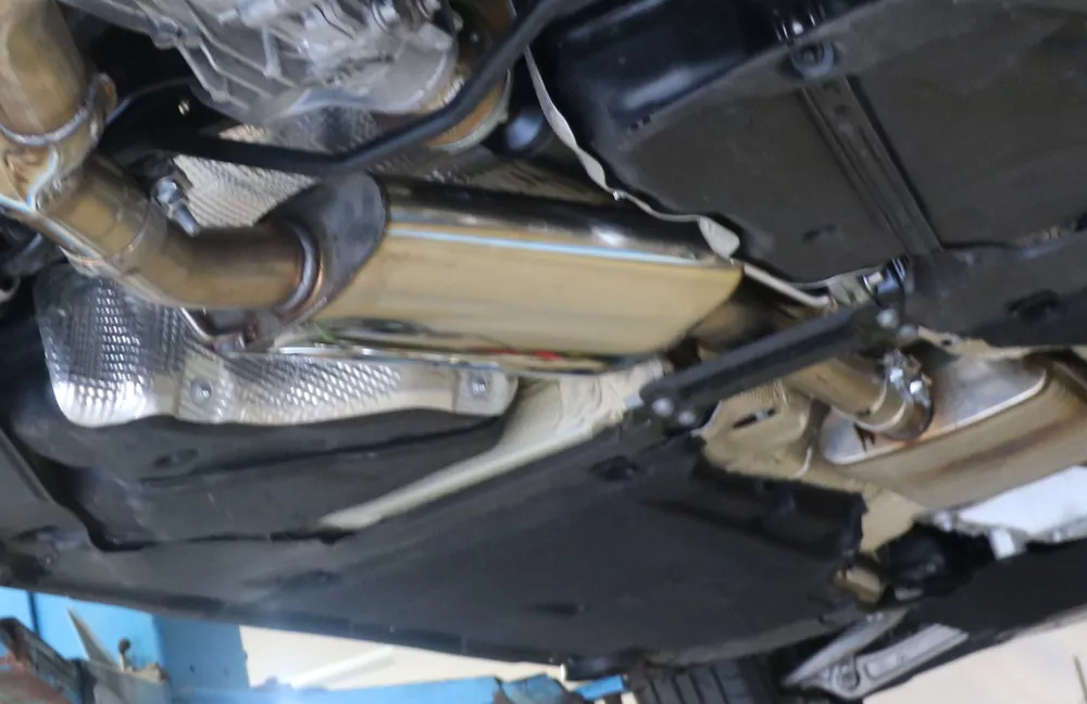 Audi A4 quattro B9  Mittelschalldämpfer