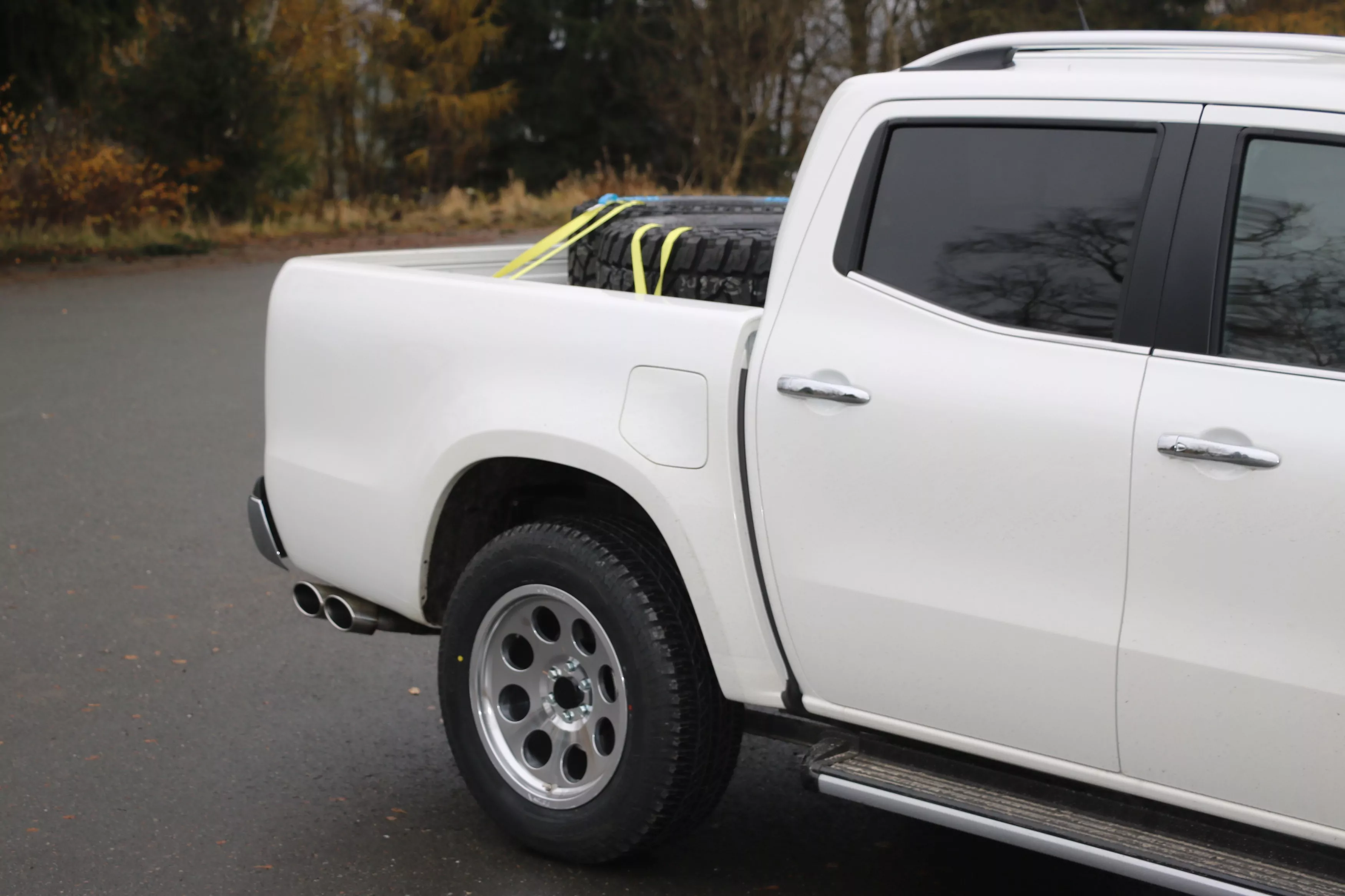 Mercedes X-Klasse 4matic  Endrohrsystem Ausgang rechts am Fahrzeug - 2x115x85 Typ 38 rechts