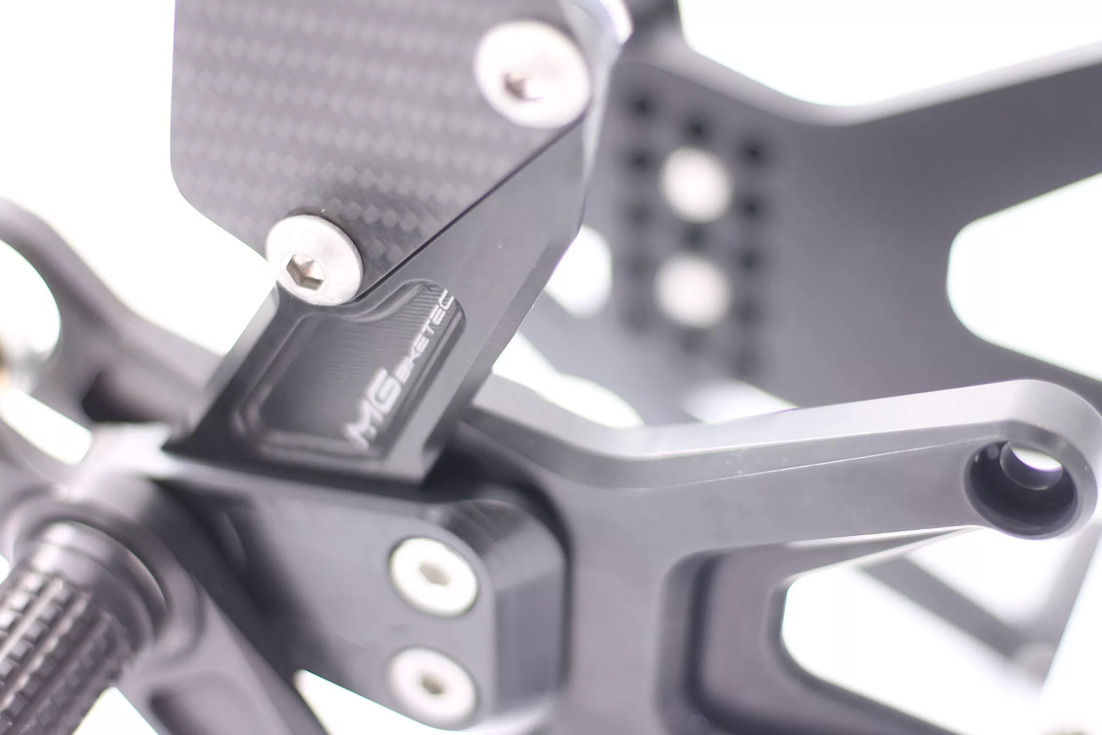 MG Biketec Sportfussrastenanlage / Rastenanlage / Fußrastenanlage mit ABE, gültig in D - A - CH für Triumph Street Triple 765 R / RS ab 2017-2019