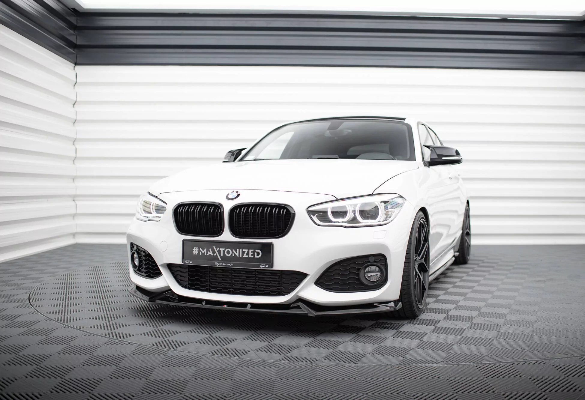 Front Ansatz V.5 Für BMW 1er M-Paket / M140i F20 Facelift Schwarz Hochglanz