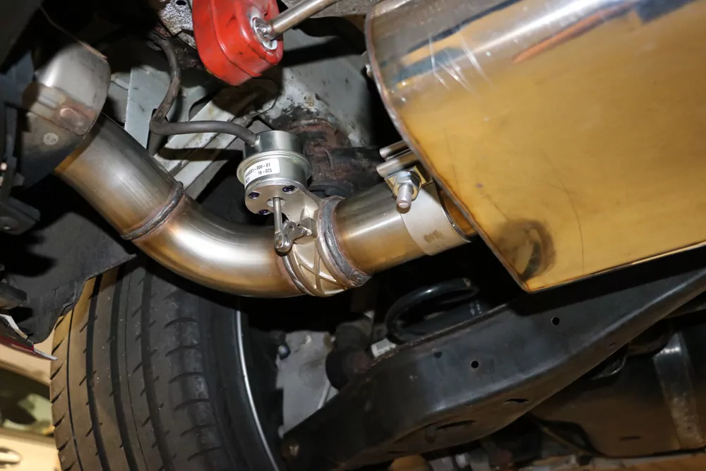 Audi TT 8J RS  Endschalldämpfer quer Ausgang rechts/links mit Unterdruckklappe