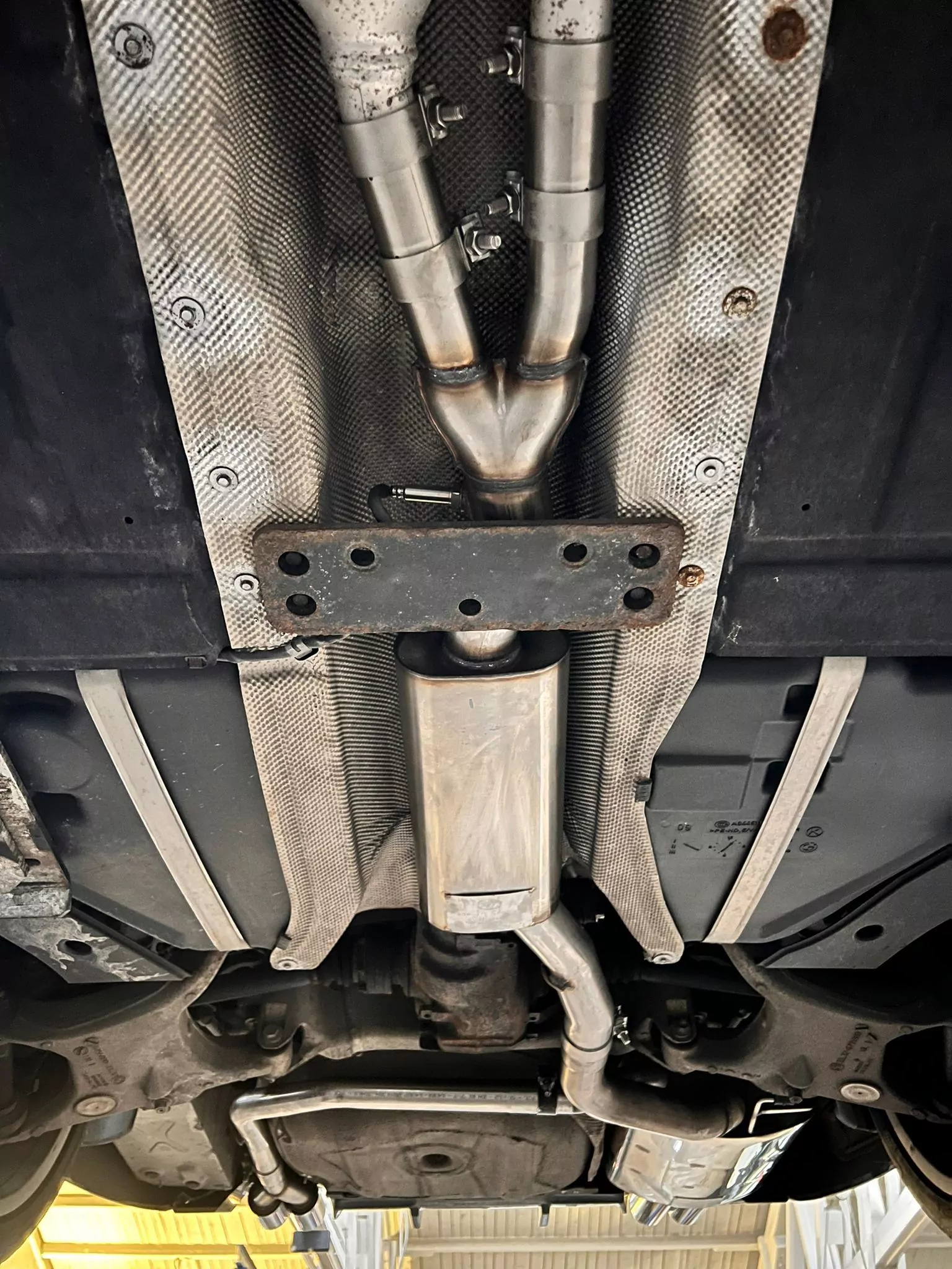 BMW E60 520i/ 523i/ 525i/ 530i ab 2006  Vorschalldämpfer