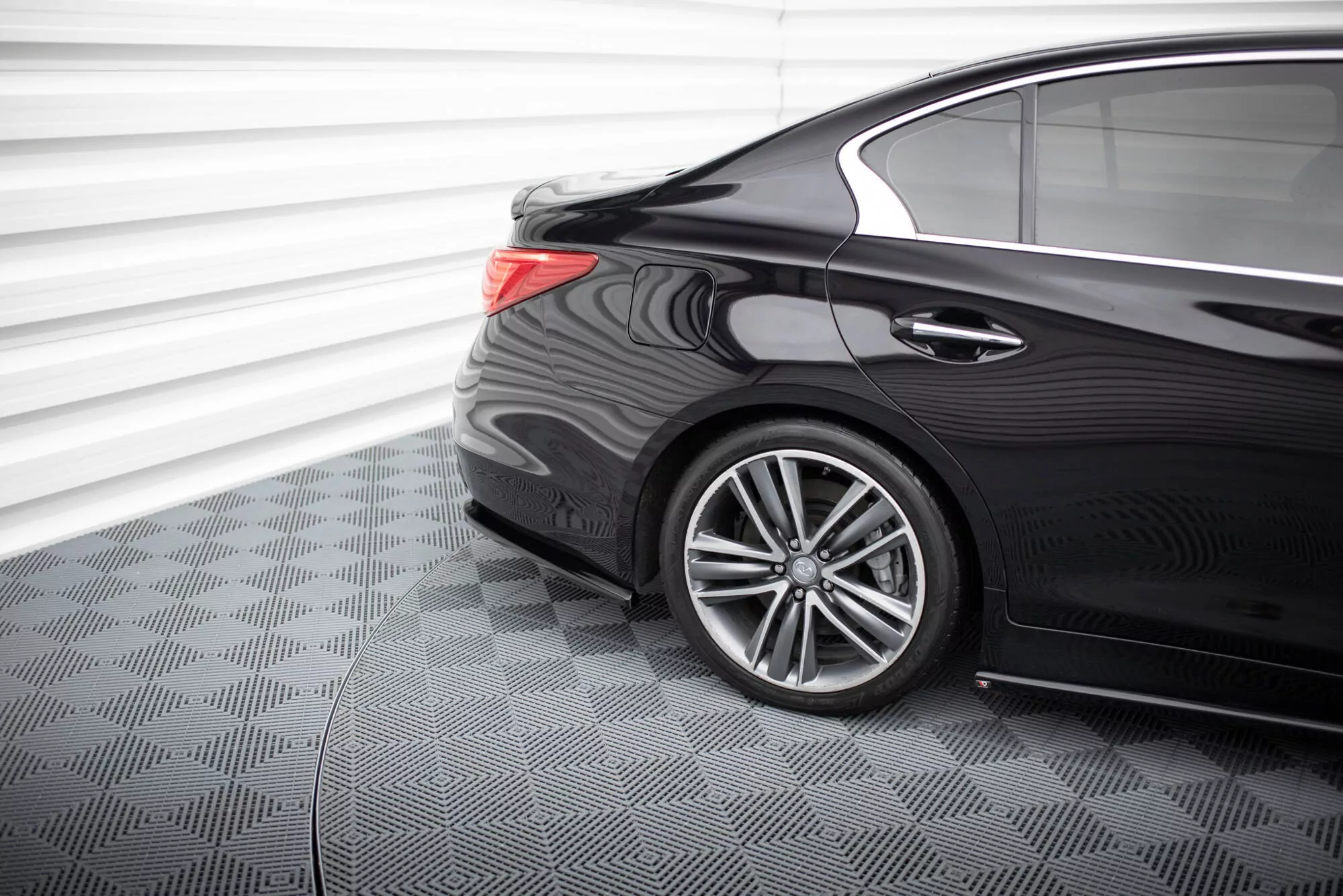 Heck Ansatz Flaps Diffusor V.2 Für Infiniti Q50 S Mk1 Schwarz Hochglanz