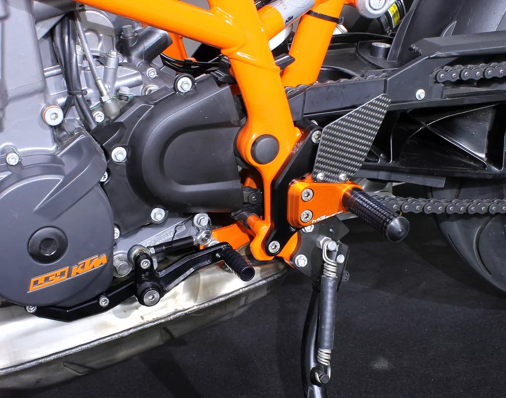 MG Biketec Sportfussrastenanlage / Rastenanlage / Fußrastenanlage mit ABE, gültig in D - A - CH für KTM 690 Duke ab 2016