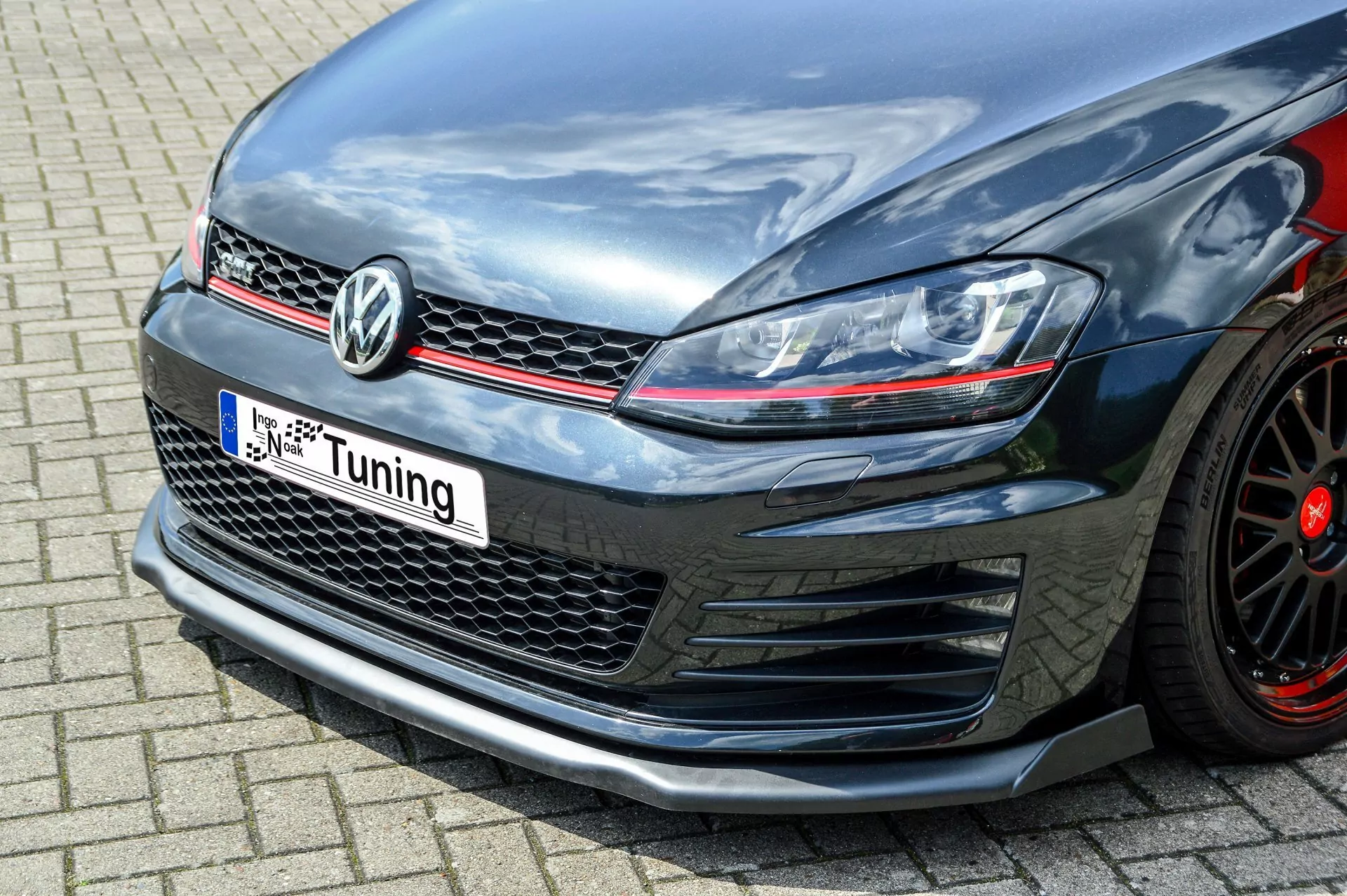 Cup Frontspoilerlippe V2 mit Wing für VW Golf 7 GTI GTD