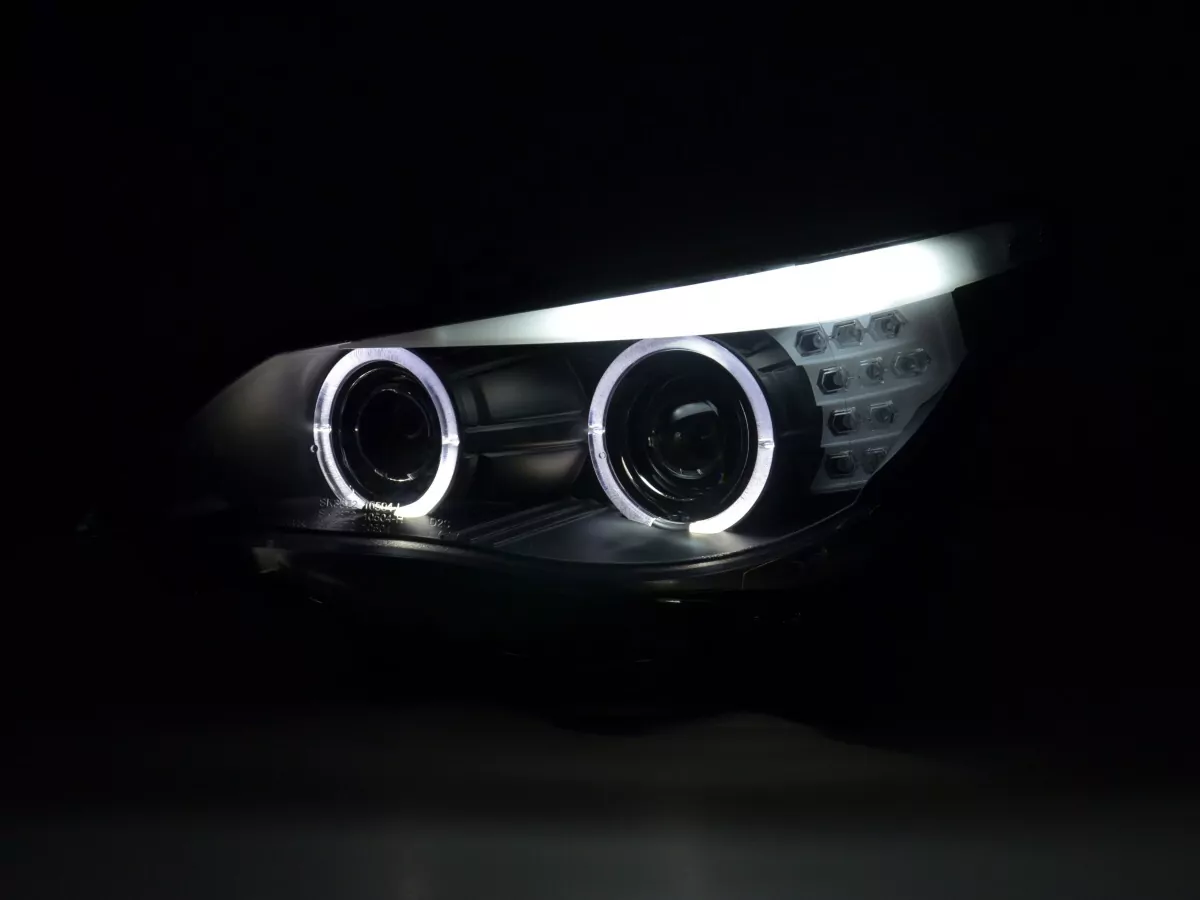 Scheinwerfer Set Xenon Angel Eyes LED BMW 5er E60/E61 Bj. 05-08 schwarz für Rechtslenker